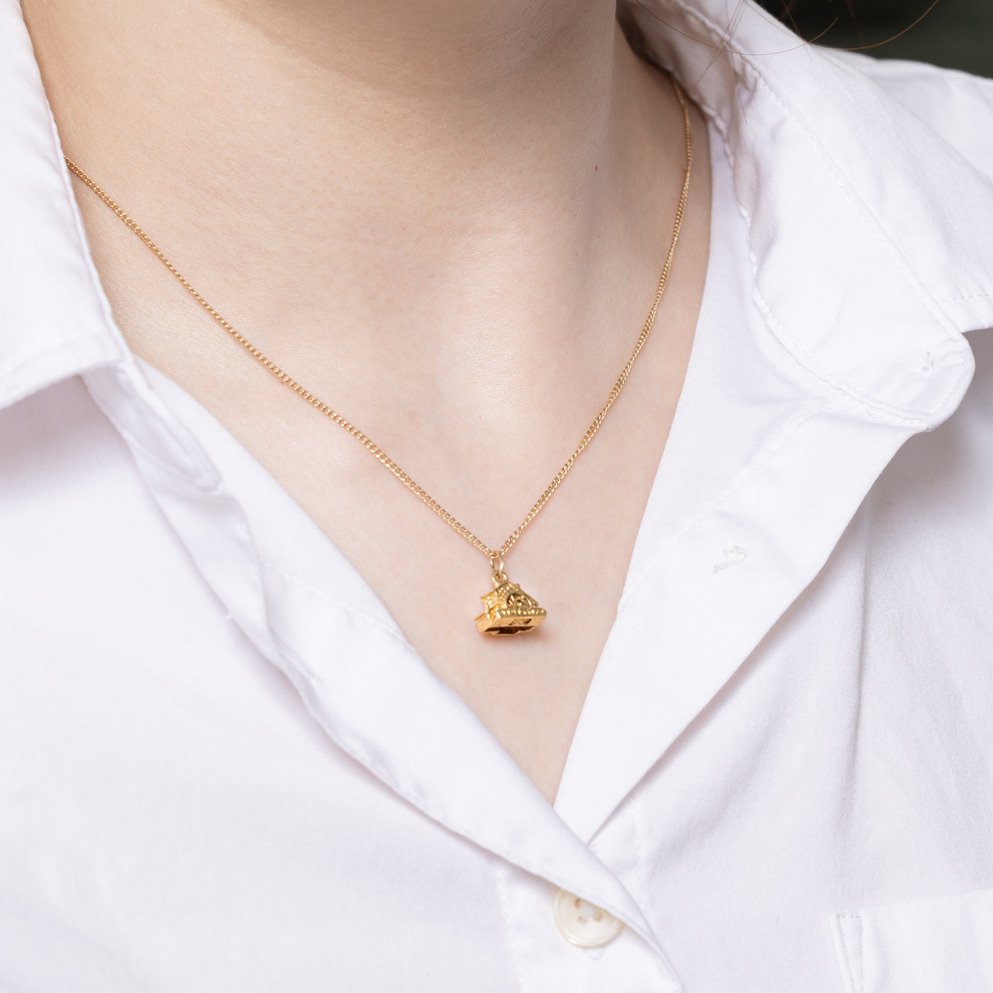 10K Yellow Gold Water Mill Charm Pendant Necklace - Elegant Jewelry Gift for Women - Perfect for Weddings, Anniversaries & Special Occasions