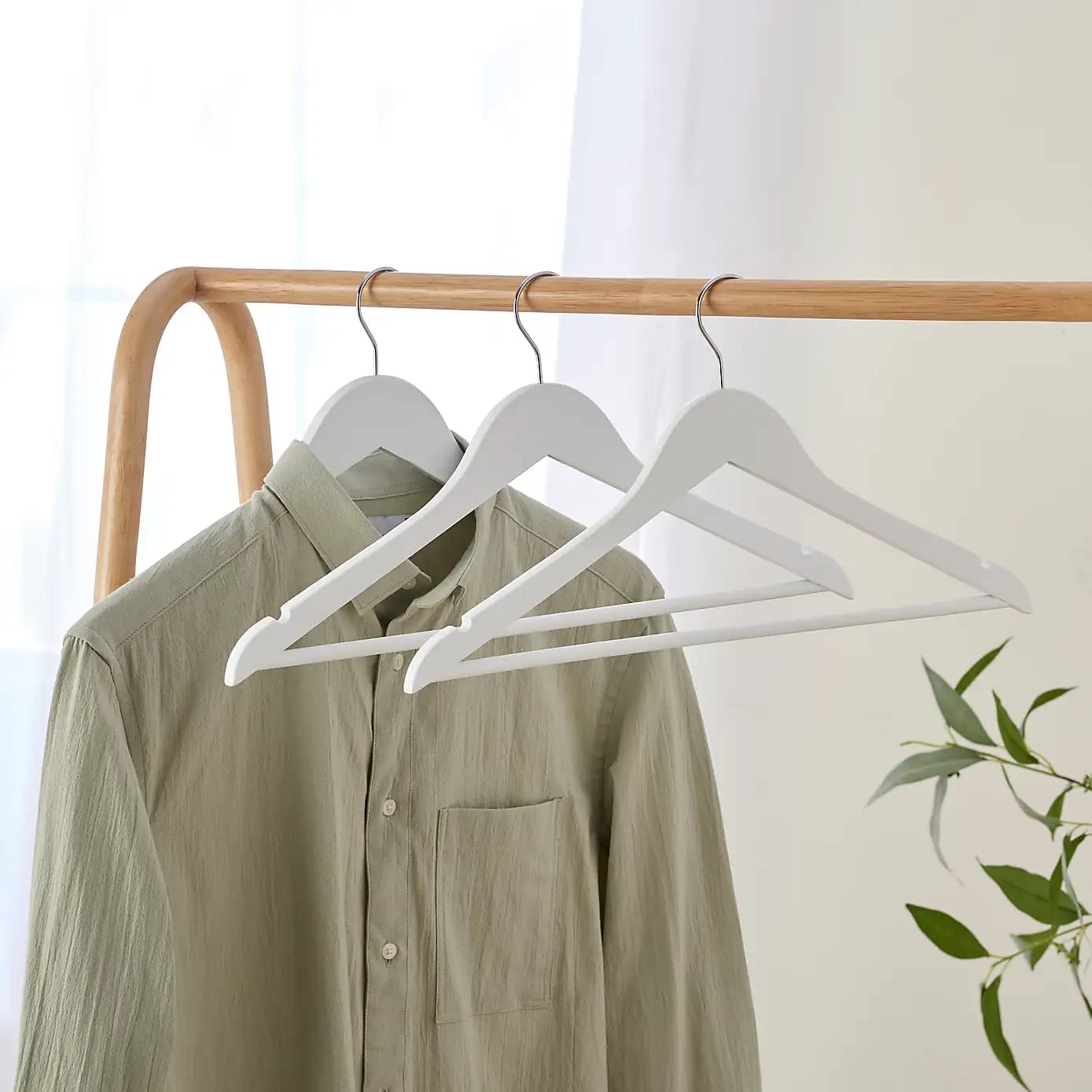 TECHMILLY 20-Pack Solid Natural Wooden Coat Hangers - Heavy Duty Smooth Finish Suit Hangers with Non-Slip Pant Bar, Precise Cut Notches & Chrome Swivel Hook - Perfect for Closet, Wardrobe & Garment Organization in Home, Office or Boutique