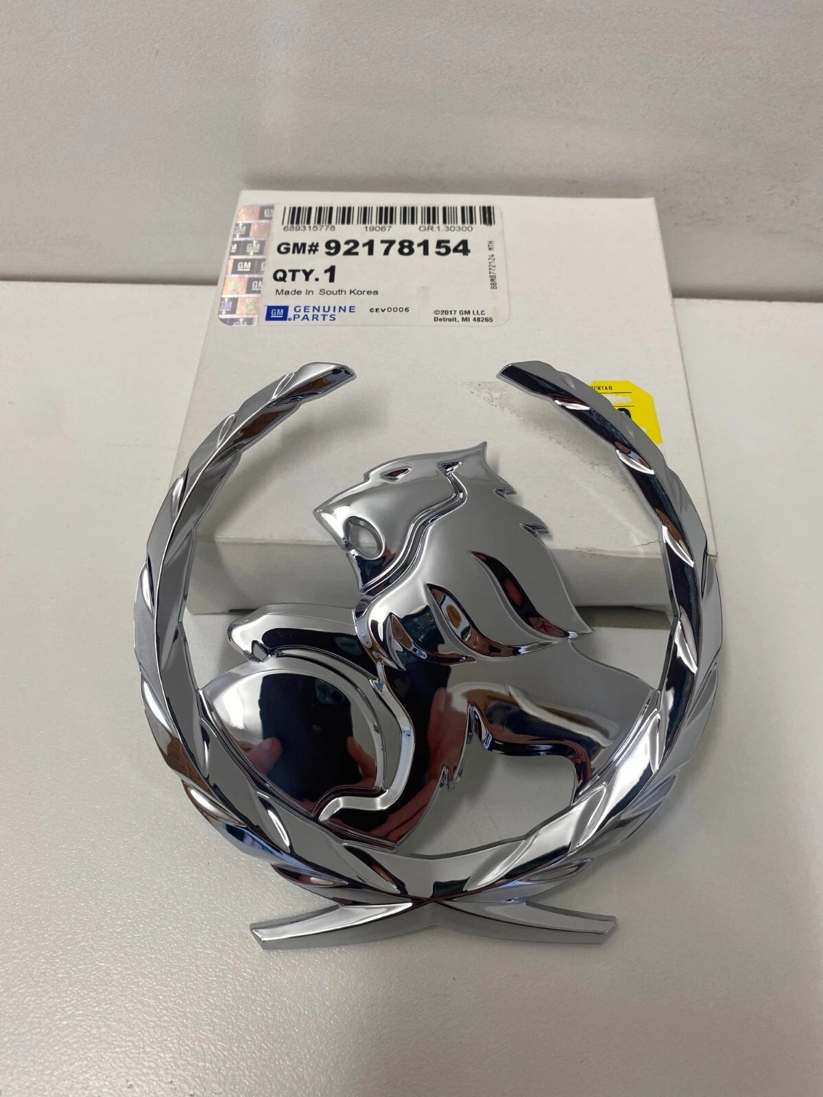 Genuine Holden WM WN Statesman Caprice Front Grille with Lion Emblem - Replacement Part for Car Customization & Restoration Projects
