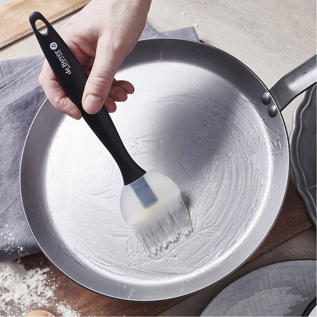 DE BUYER Crepes Party 3-Piece Box Set - Professional Non-Stick Carbon Steel Crepe Pan, Batter Spreader & Spatula for Perfect French Pancakes - Ideal for Breakfast, Brunch & Dessert Making