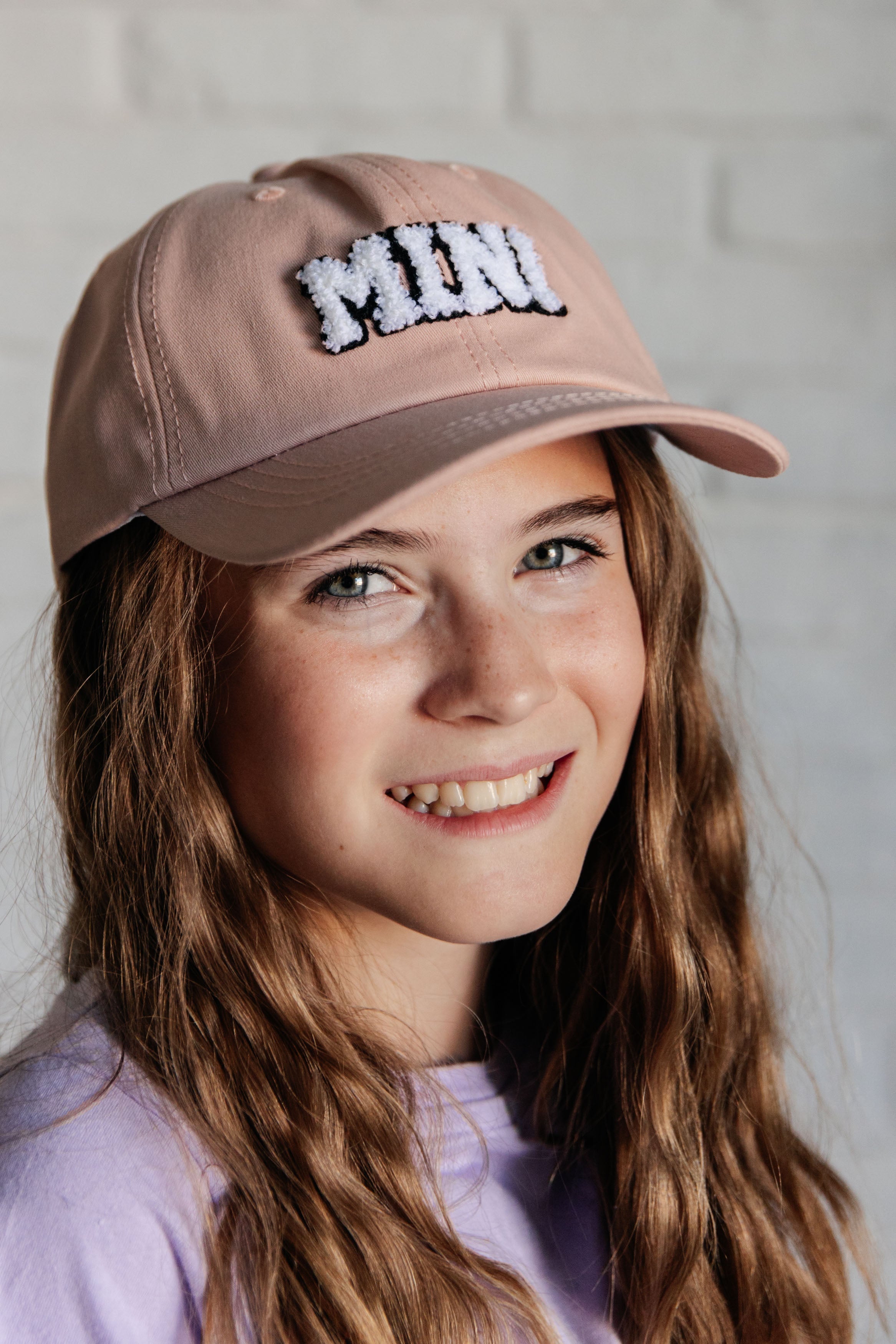 Stylish Pink Mom and Baby Hat Set - Matching Mother-Daughter Winter Beanies for Family Photos & Outdoor Activities