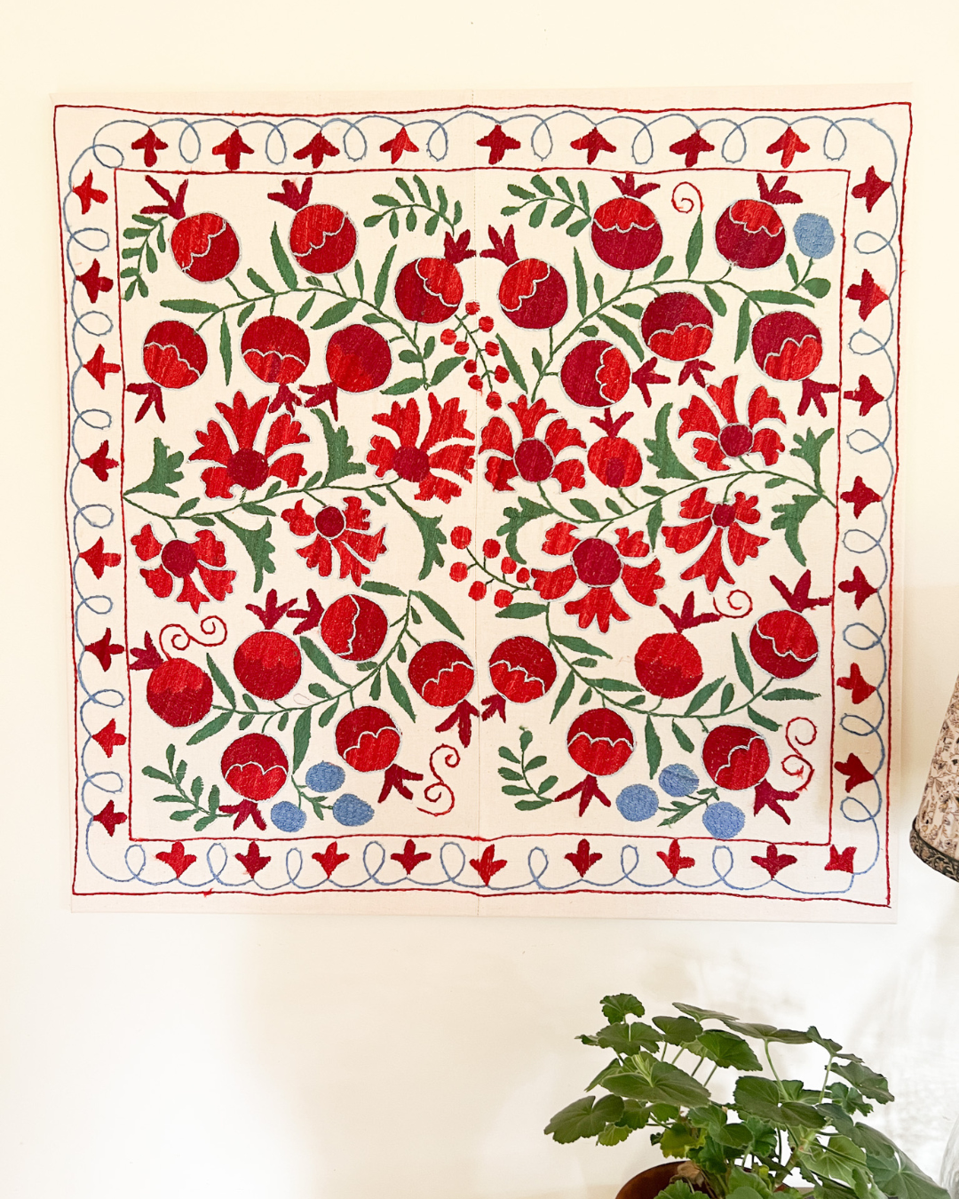 Stretch Suzani Service - Premium Elastic Tablecloth for Dining, Parties, and Outdoor Events - Washable & Durable Decor for Home and Restaurant Use