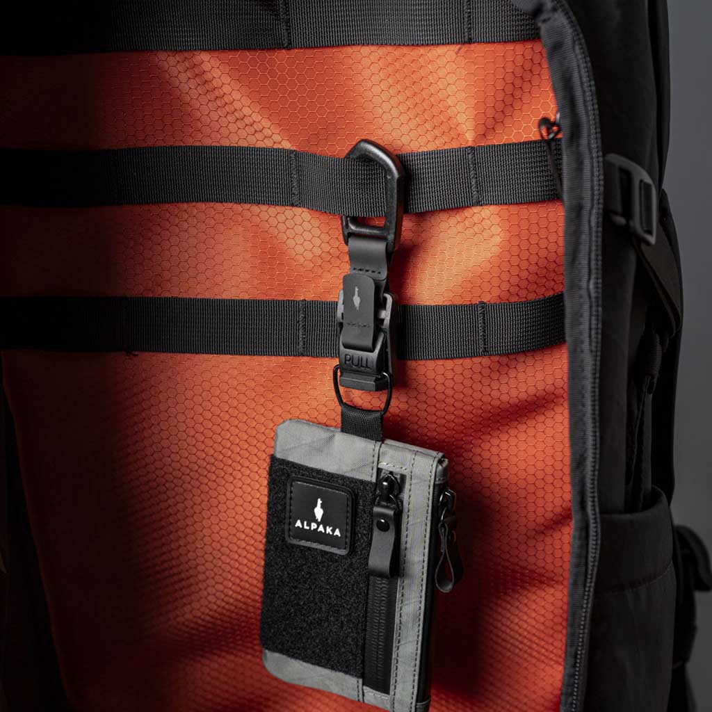 Premium Heavy-Duty Hub Carabiner Clip - Durable Aluminum Alloy Keychain for Outdoor, Hiking, Camping & Everyday Use