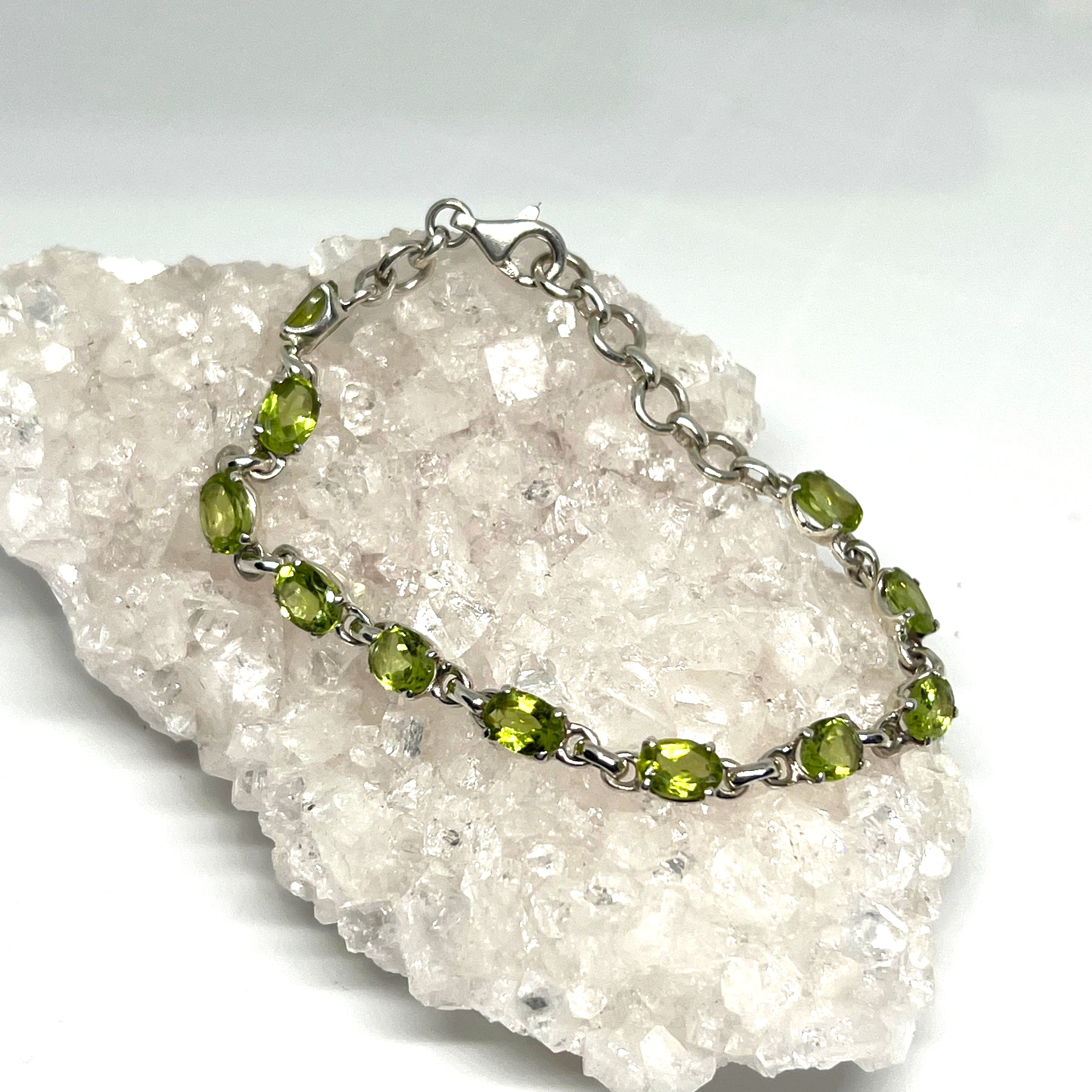 925 Sterling Silver Peridot Faceted Oval Gemstone Bracelet with Crown Setting - Elegant Jewelry for Women, Gift for Her, Perfect for Parties & Special Occasions