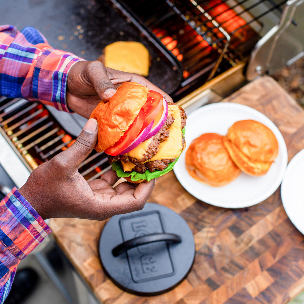 Cast Iron Burger Press 16cm - Heavy Duty Hamburger Patty Maker for Grilling, BBQ & Cooking - Perfect for Backyard Parties, Camping & Home Kitchen Use
