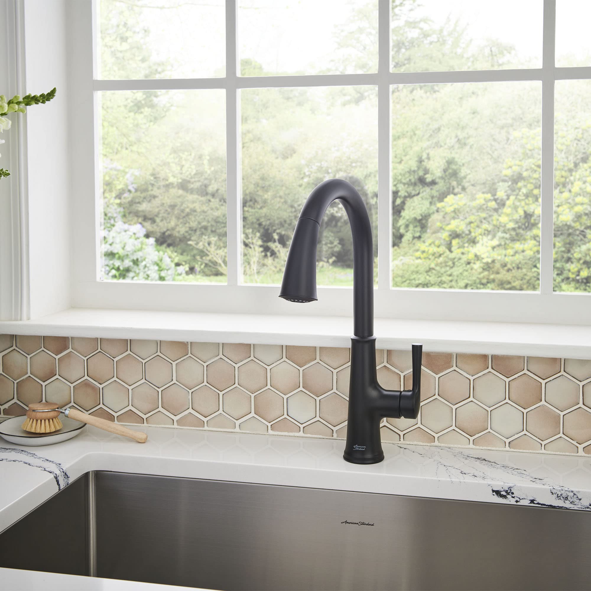 American Standard 9319310.243 Renate Matte Black Pull-Down Kitchen Faucet with Sprayer - Modern Touchless Design for Easy Cooking & Dishwashing (Ideal for Home, Restaurant & Commercial Kitchens)