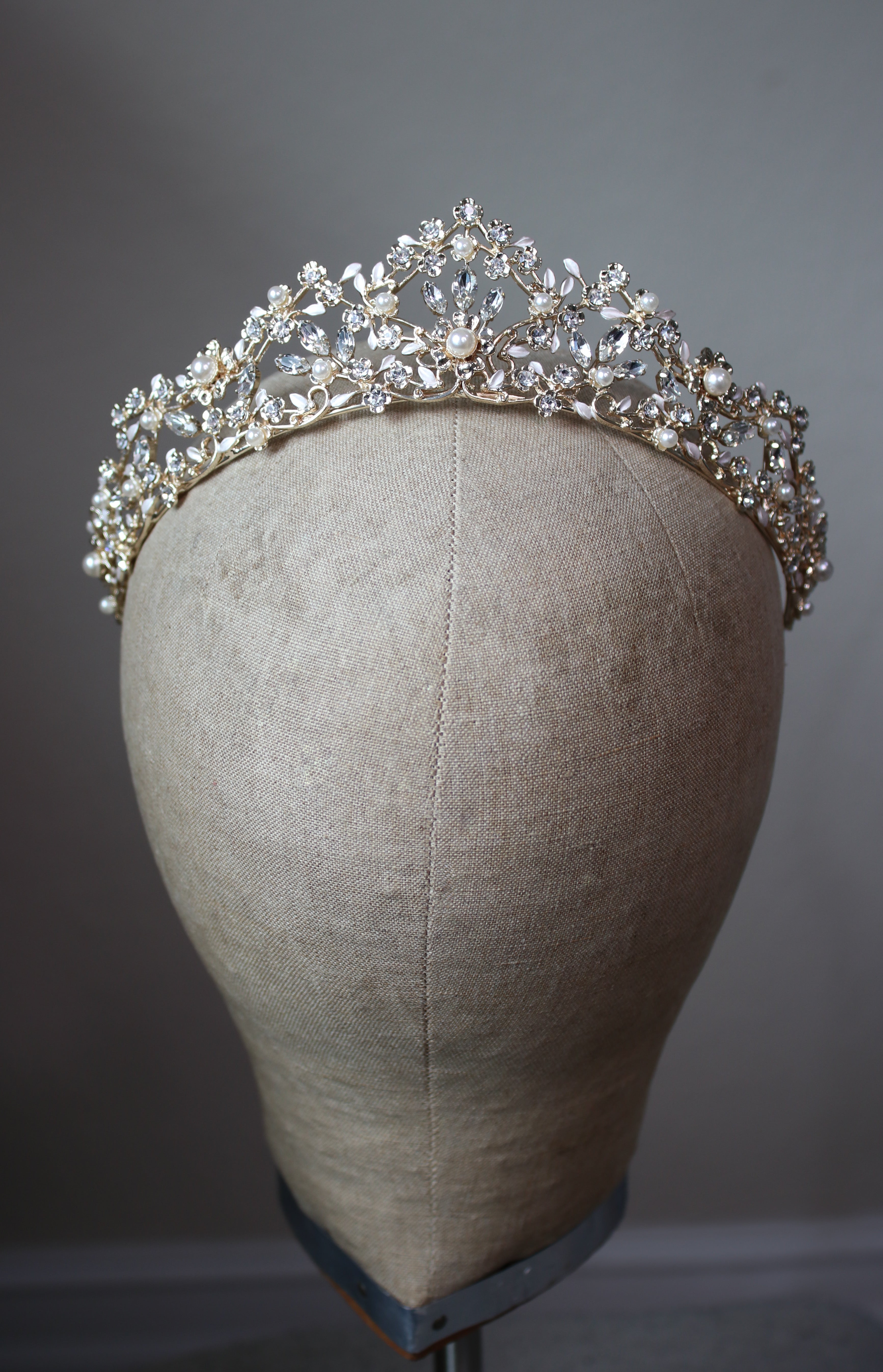 Elegant Wedding Tiara for Bride - Sparkling Rhinestone Bridal Crown | Perfect for Weddings, Prom, Pageants & Special Occasions