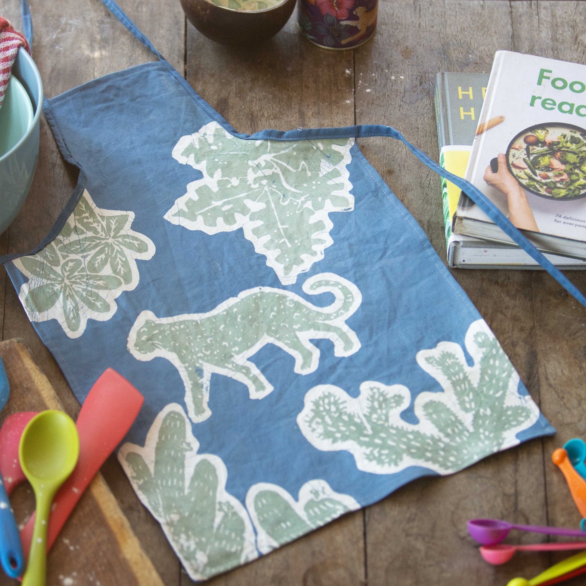 Little Luangwa Leopard Print Kids Apron - Adjustable & Washable Cooking Apron for Children - Perfect for Baking, Painting & Arts & Crafts Activities