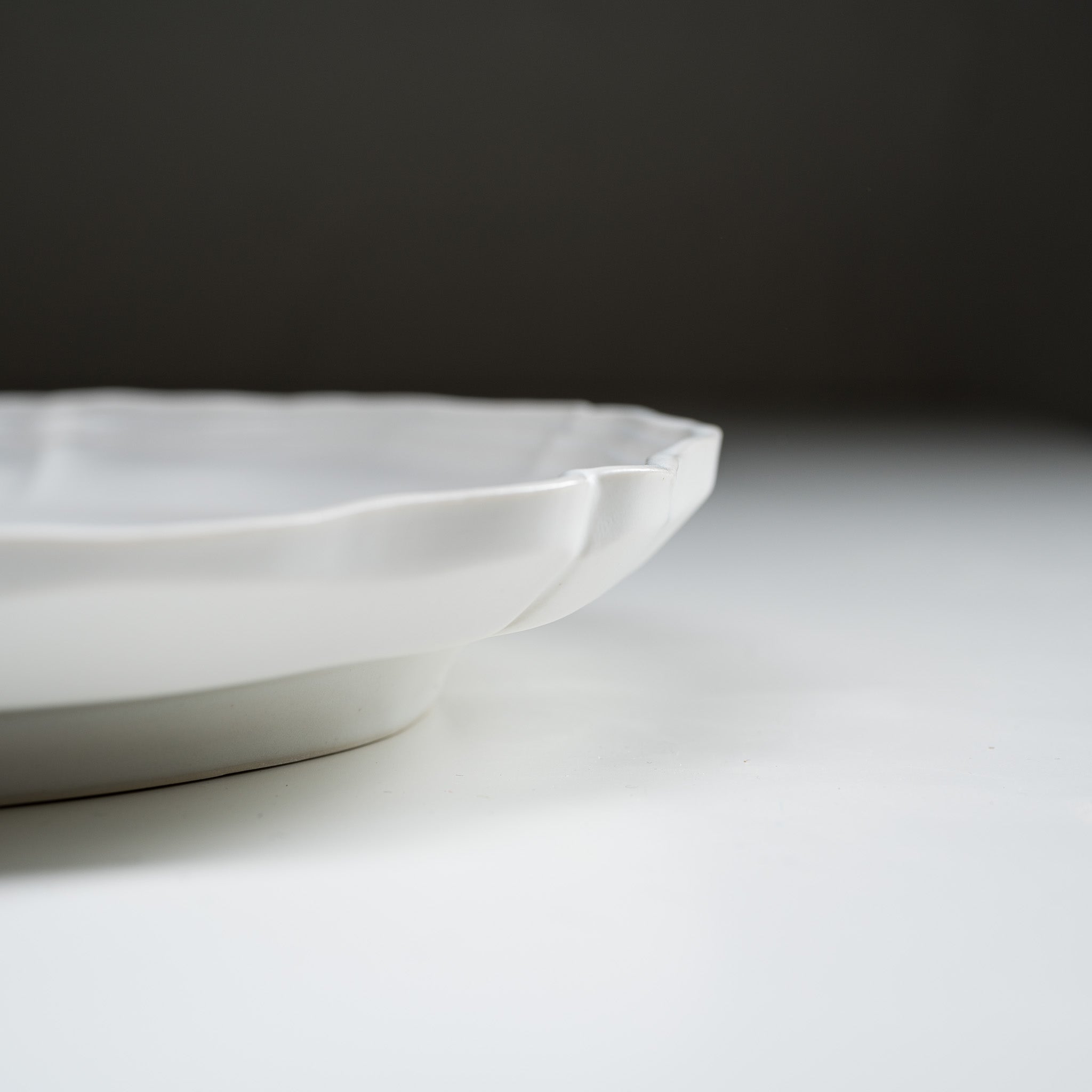 USUKI Ware Handmade Rinka Rim Plate - 22cm Japanese Ceramic Dinner Plate for Sushi, Desserts & Appetizers | Elegant Tableware for Restaurants & Home Dining