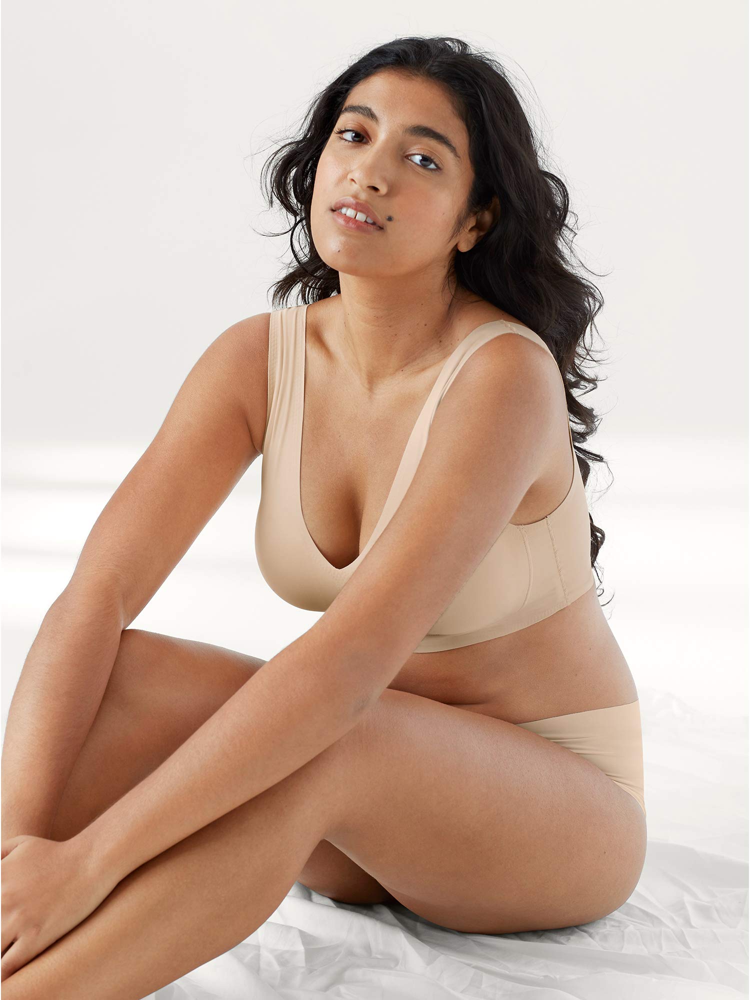 True & Co Women's True Body Lift V Neck Bra - Seamless Comfort Wireless Bra for Everyday Wear - Perfect for Work, Yoga & Lounge