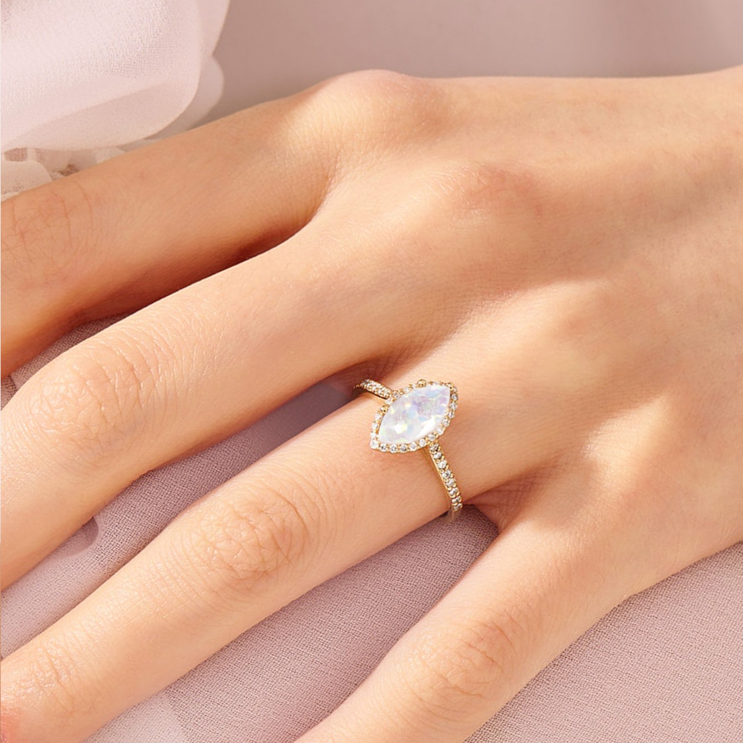 Elegant Ashes Ring for Memorial Keepsake - Perfect for Cremation Jewelry, Remembrance Gifts & Sympathy Jewelry - Wearable Urn for Loved Ones