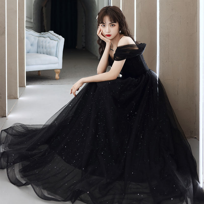 Elegant Black Off-Shoulder Long Prom Dress with White Tulle Skirt - Formal Evening Gown for Homecoming, Wedding Guest & Special Occasions