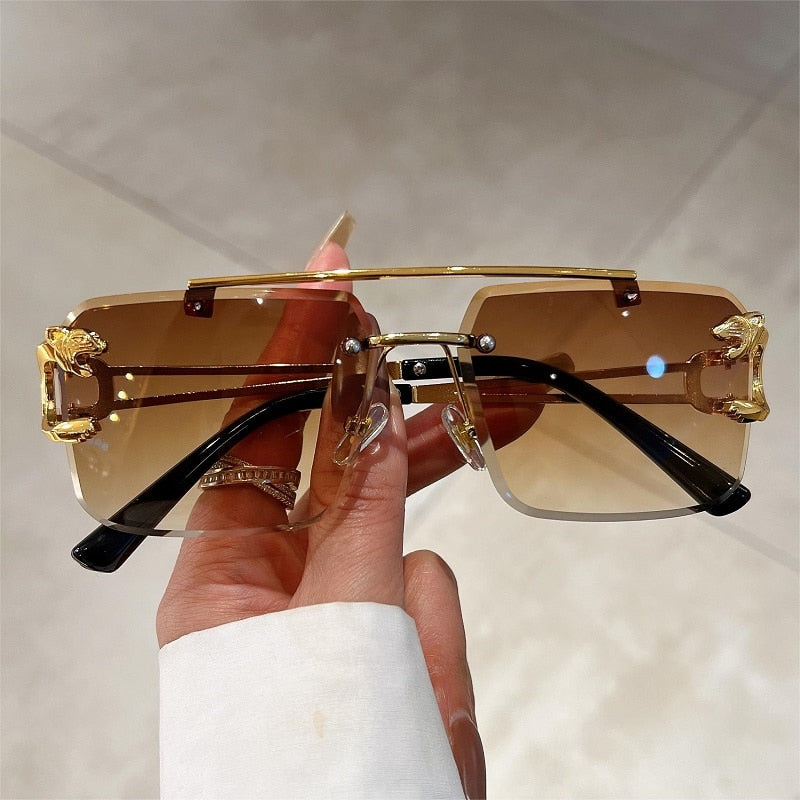 Stylish Women's Oversized Square Sunglasses - UV Protection, Trendy Fashion Accessory for Outdoor, Beach & Driving