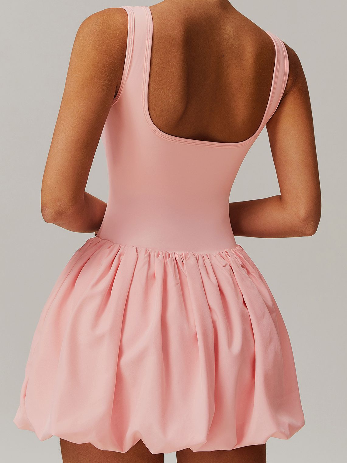 ZASUWA Women's Solid Color U-Neck Backless 2-in-1 Pleated Tennis Dress - Perfect for Tennis, Workouts & Summer Fashion