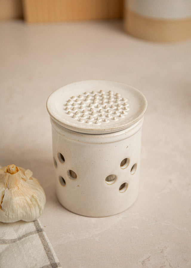 Idilica Stoneware Garlic Keeper with Grater Lid - Cream White Ceramic Garlic Storage Container for Kitchen Countertop - Perfect for Fresh Garlic Preservation and Easy Grating
