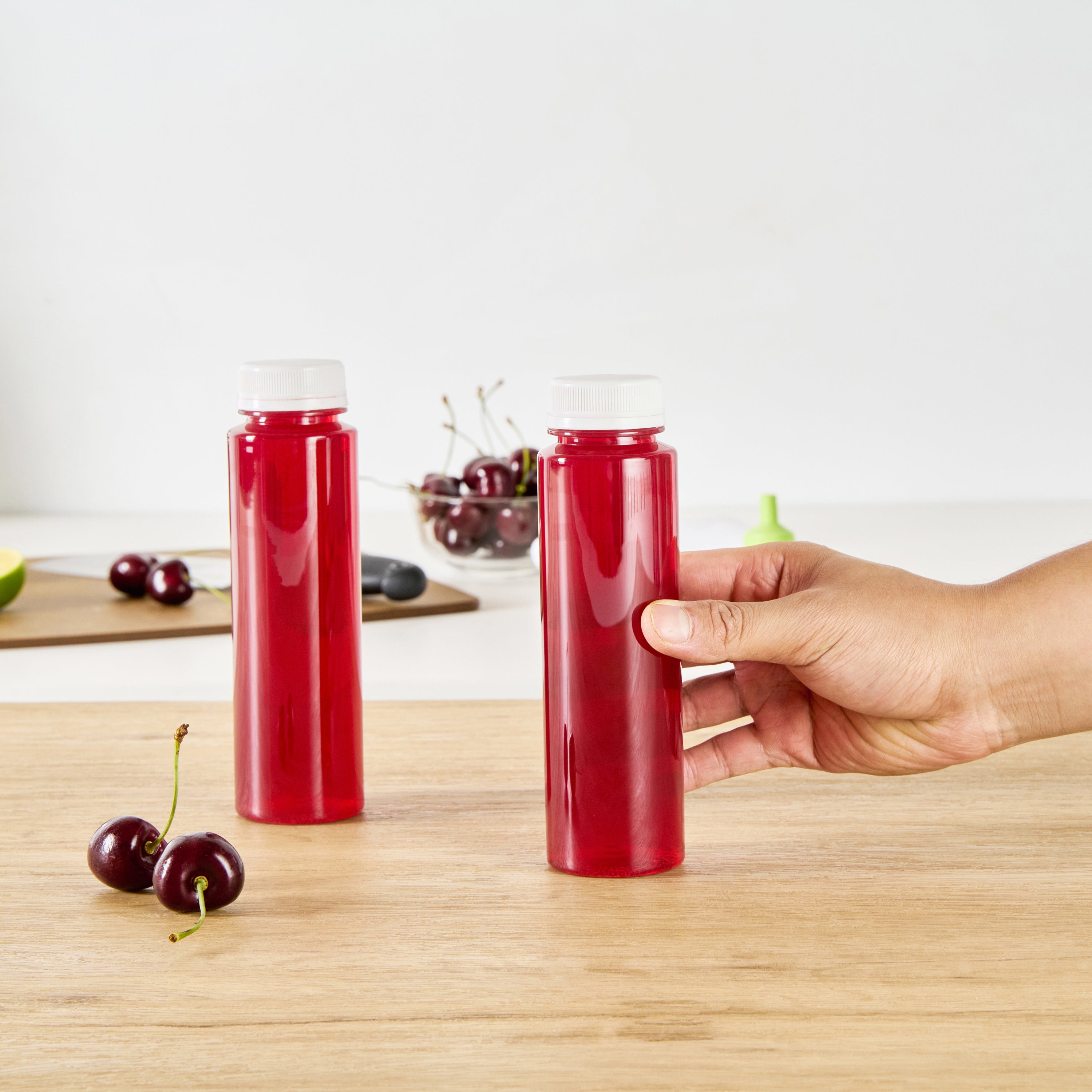 8 oz Round Clear Plastic Cold Pressed Juice Bottles with Safety Cap - 2 x 2 x 6.75 Inches - Pack of 100 - Perfect for Fresh Juices, Smoothies, and Healthy Beverages at Home or Retail Stores