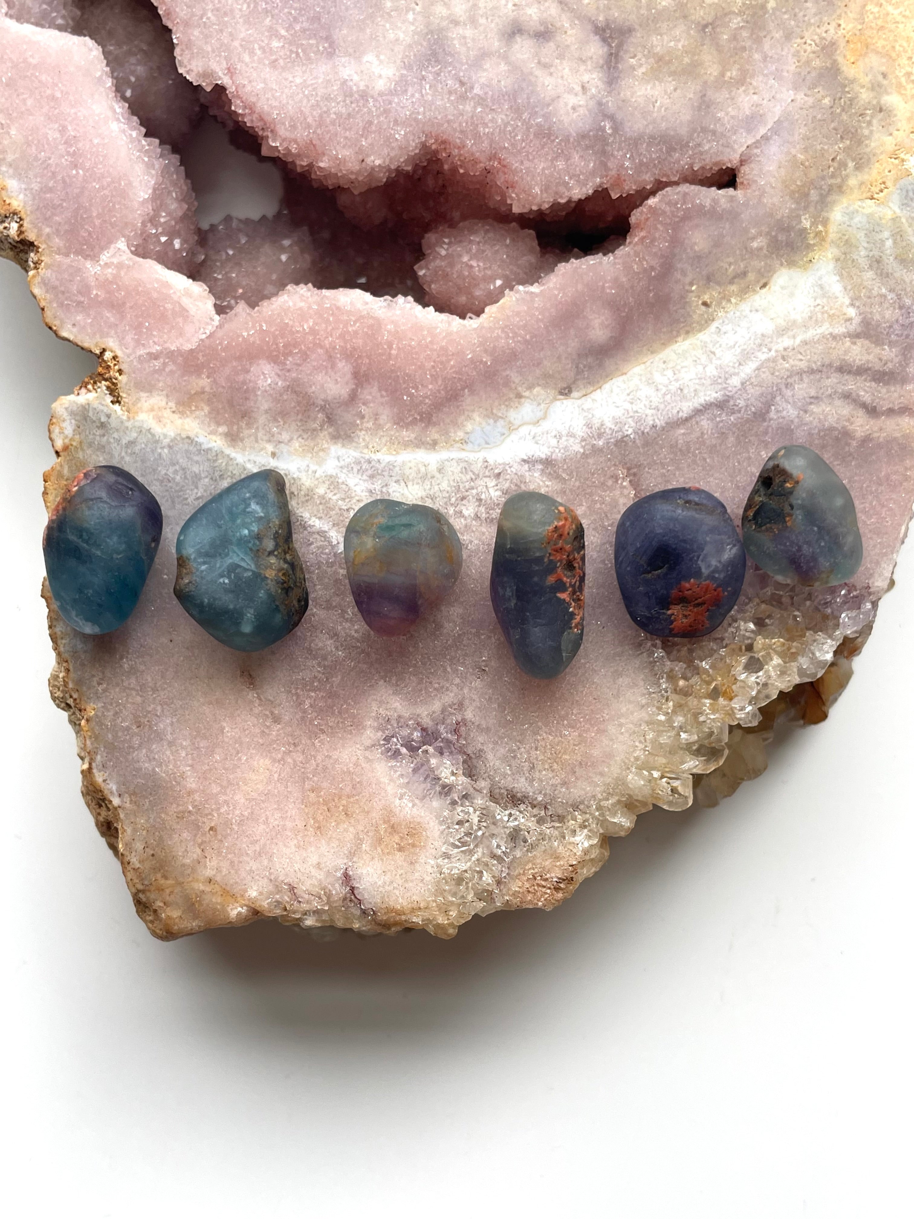 Natural Fluorite Pebble Crystal Necklace for Women – Healing Stone Jewelry for Energy Balance & Stress Relief | Perfect for Meditation, Yoga & Spiritual Gifts