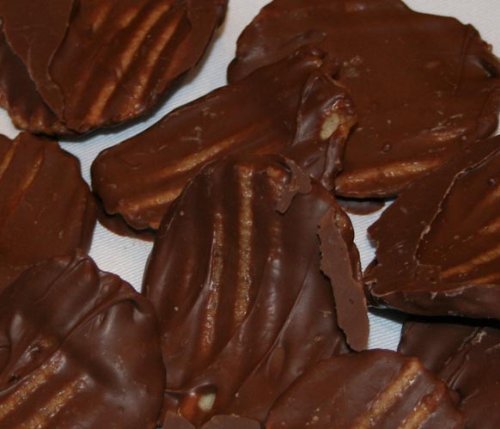 Premium Milk Chocolate Covered Potato Chips - No Melt Guarantee - 2lb Bulk Bag - Perfect for Gifts, Parties & Snacking