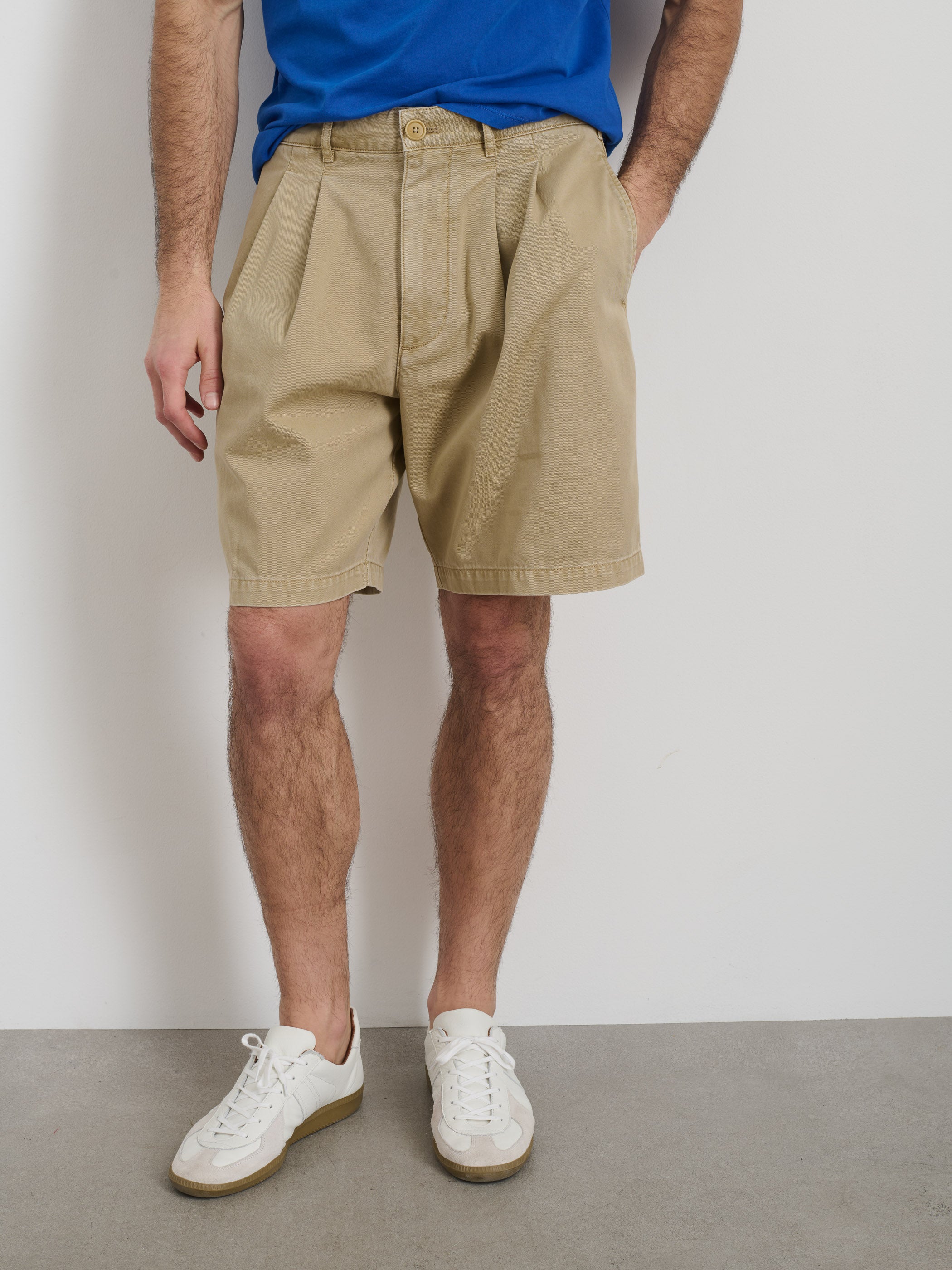 Men's Classic Pleated Chino Shorts - Comfortable & Stylish Casual Wear for Summer, Outdoor Activities & Travel