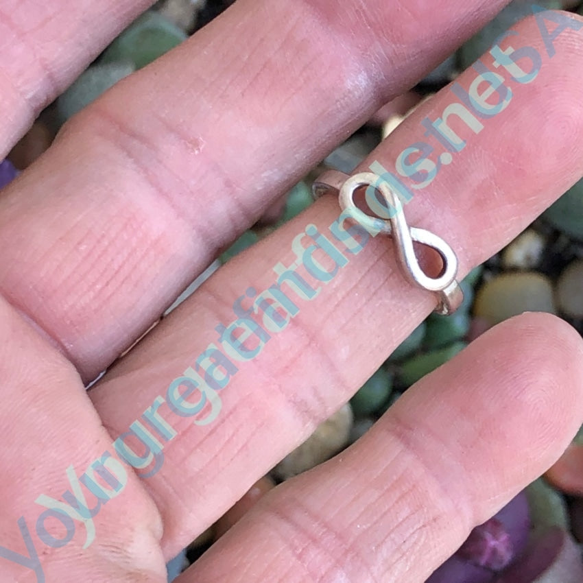 Sterling Silver Infinity Ring for Sisters - Size 5 - Elegant Promise & Friendship Jewelry Gift for Women - Perfect for Anniversaries, Birthdays & Special Occasions