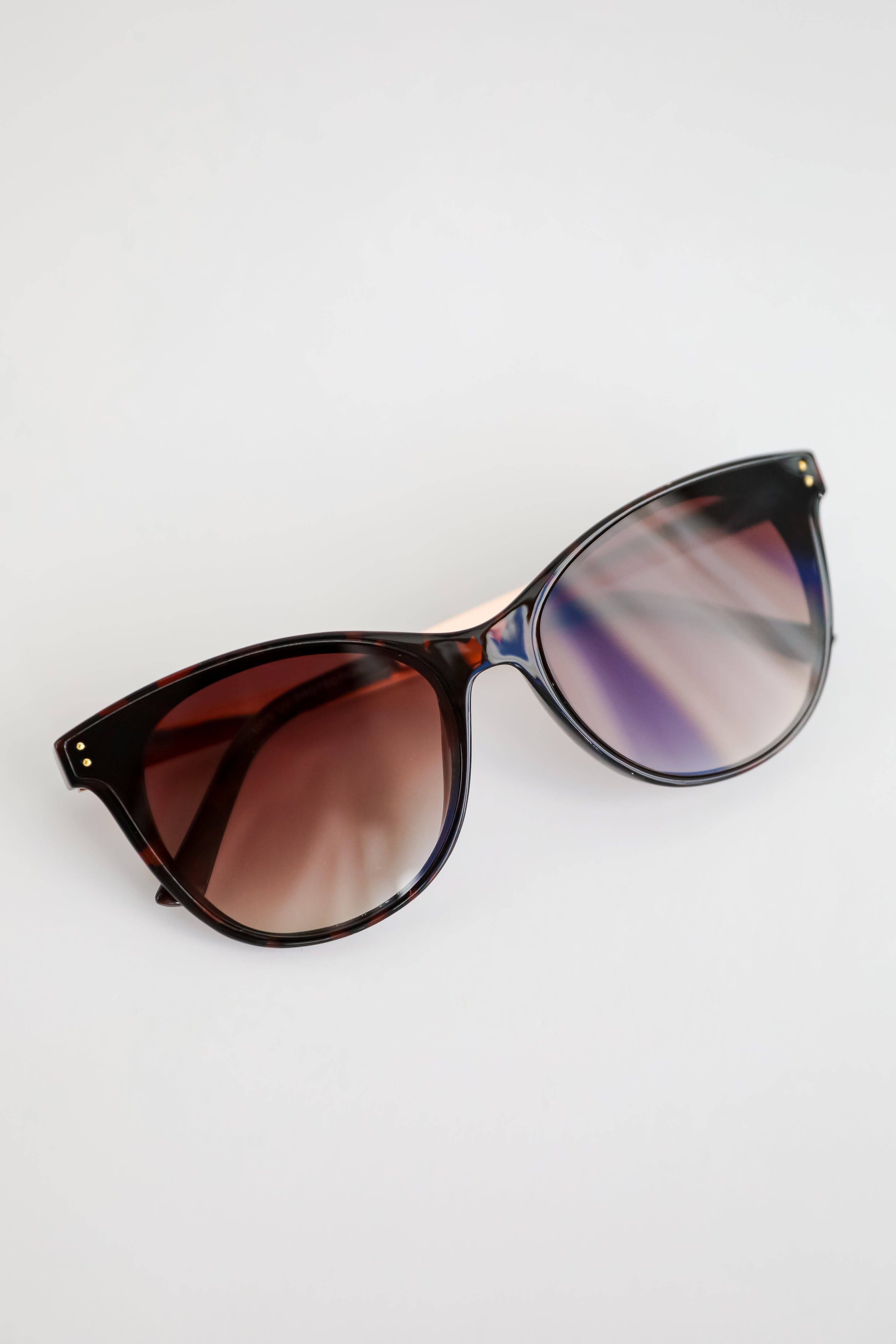 Stylish Round Tortoise Shell Sunglasses for Women & Men - UV Protection, Polarized Lenses - Perfect for Driving, Beach & Outdoor Activities