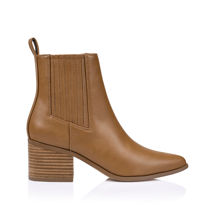 Stylish Fillipin Chelsea Ankle Boots in Tan Softee Leather - Perfect for Fall Fashion & Casual Outfits