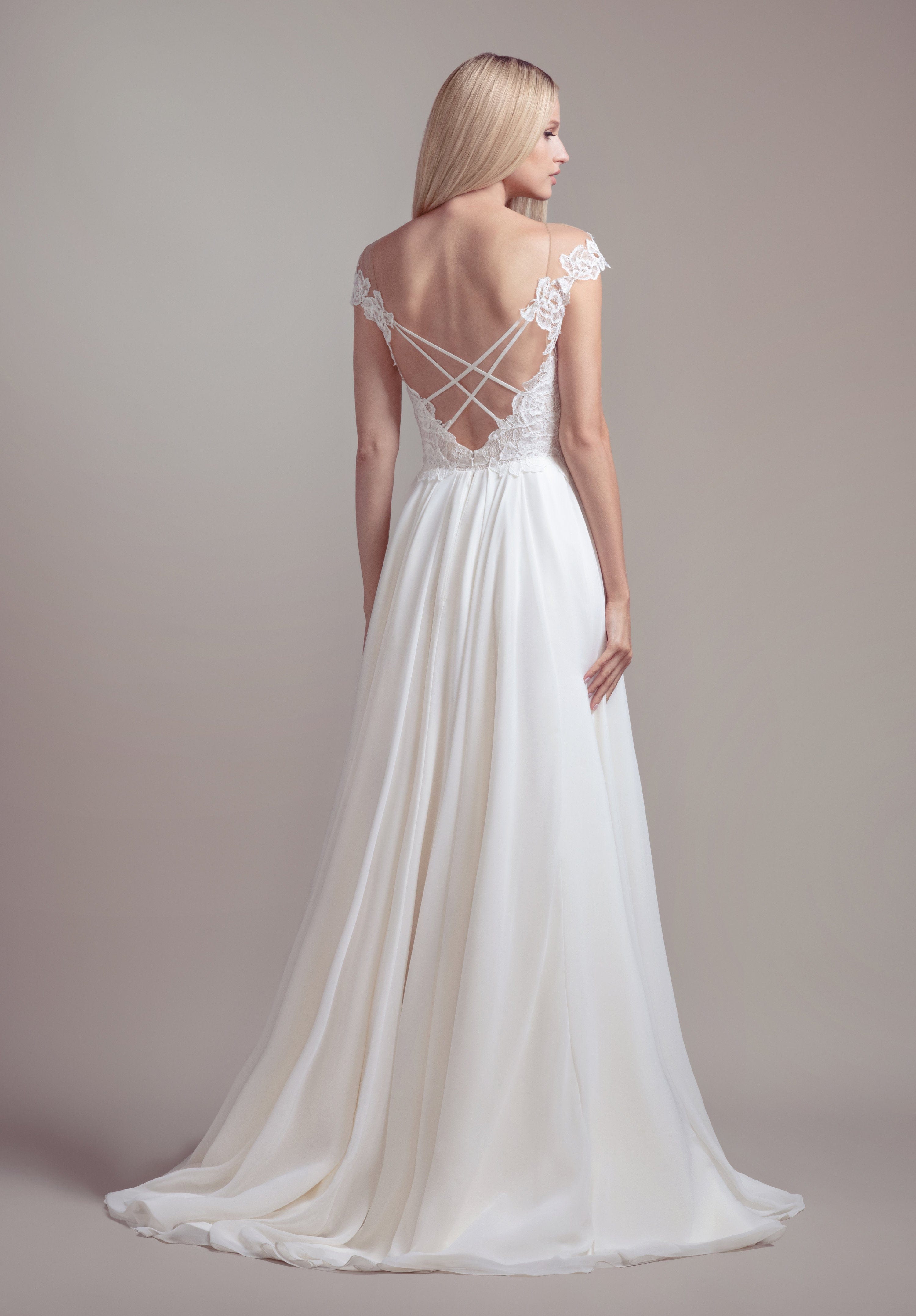 Hayley Paige Soleil Blush Wedding Dress - Size 10 | Elegant Bridal Gown for Beach Weddings & Formal Ceremonies