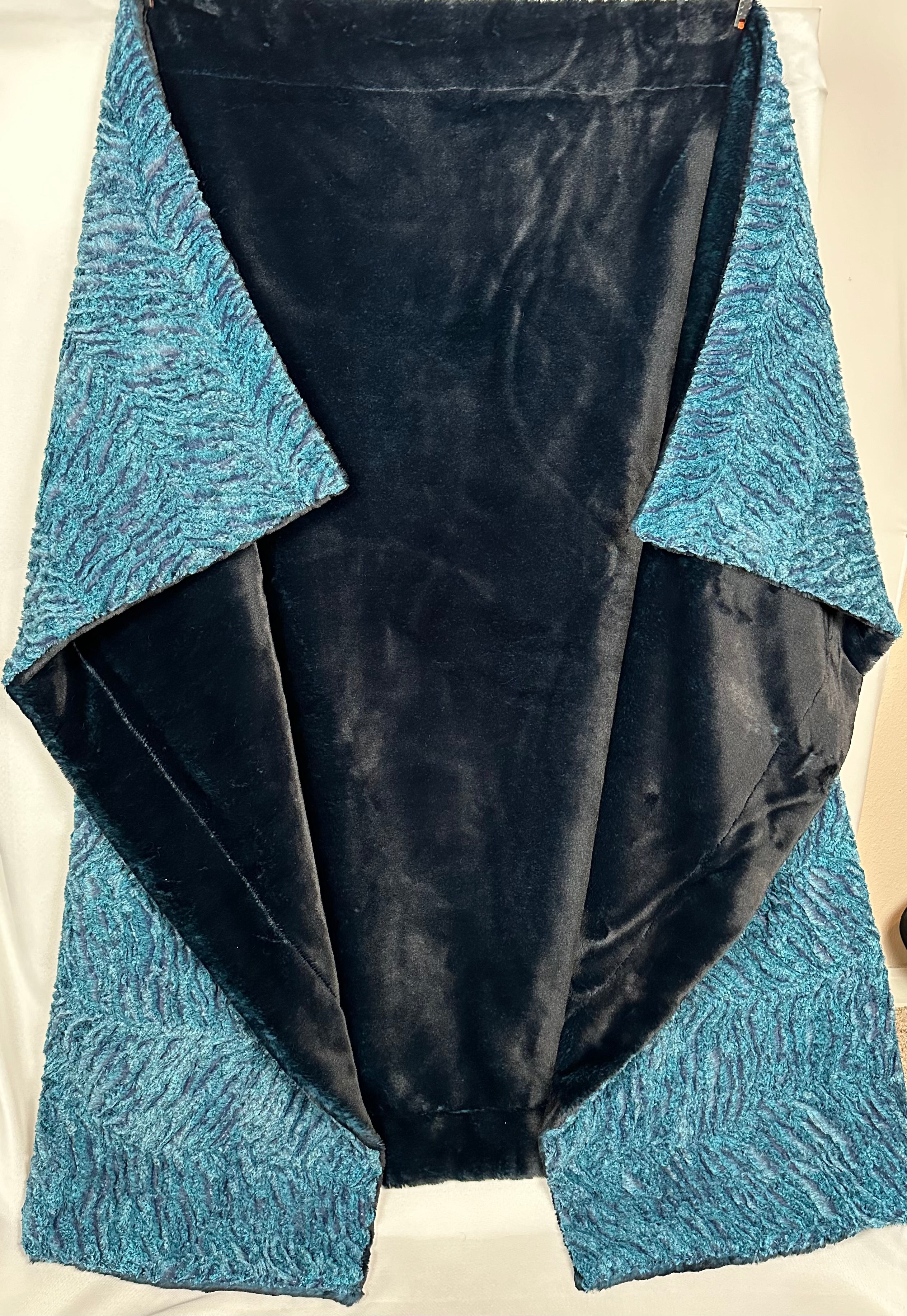 Luxury Aquamarine & Blue Bayou Seal Double X-Wide 60x83 Large Blanket - Soft & Cozy for Beds, Sofas, and Outdoor Picnics