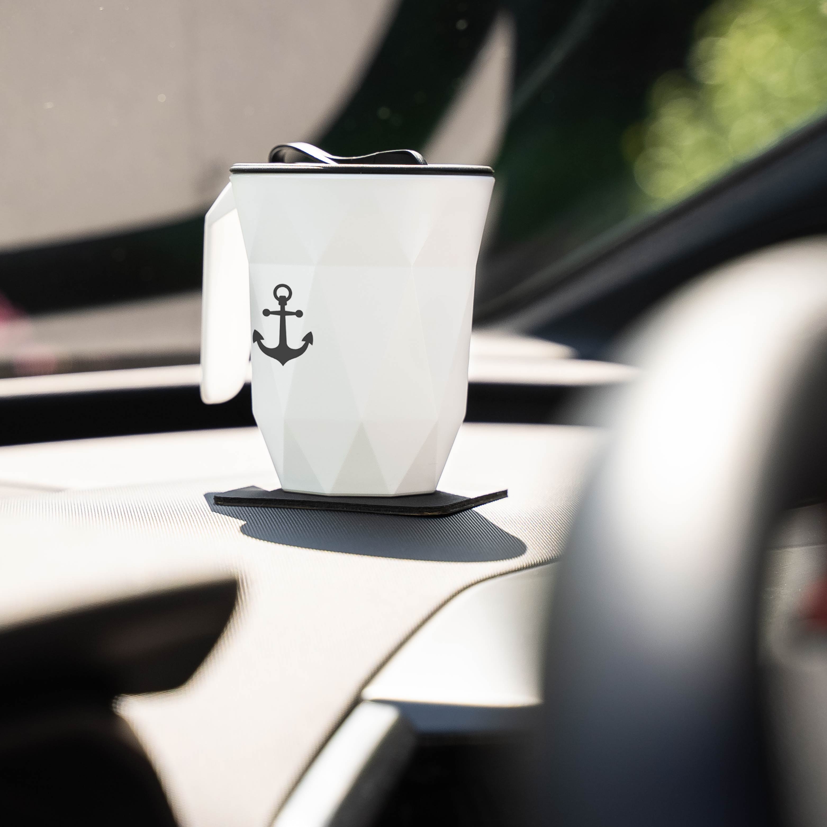 Insulated Travel Mug with Magnet Lid - Leak Proof & Durable Plastic Tumbler for Coffee, Tea & Cold Drinks - Perfect for Commuting, Camping & Outdoor Adventures