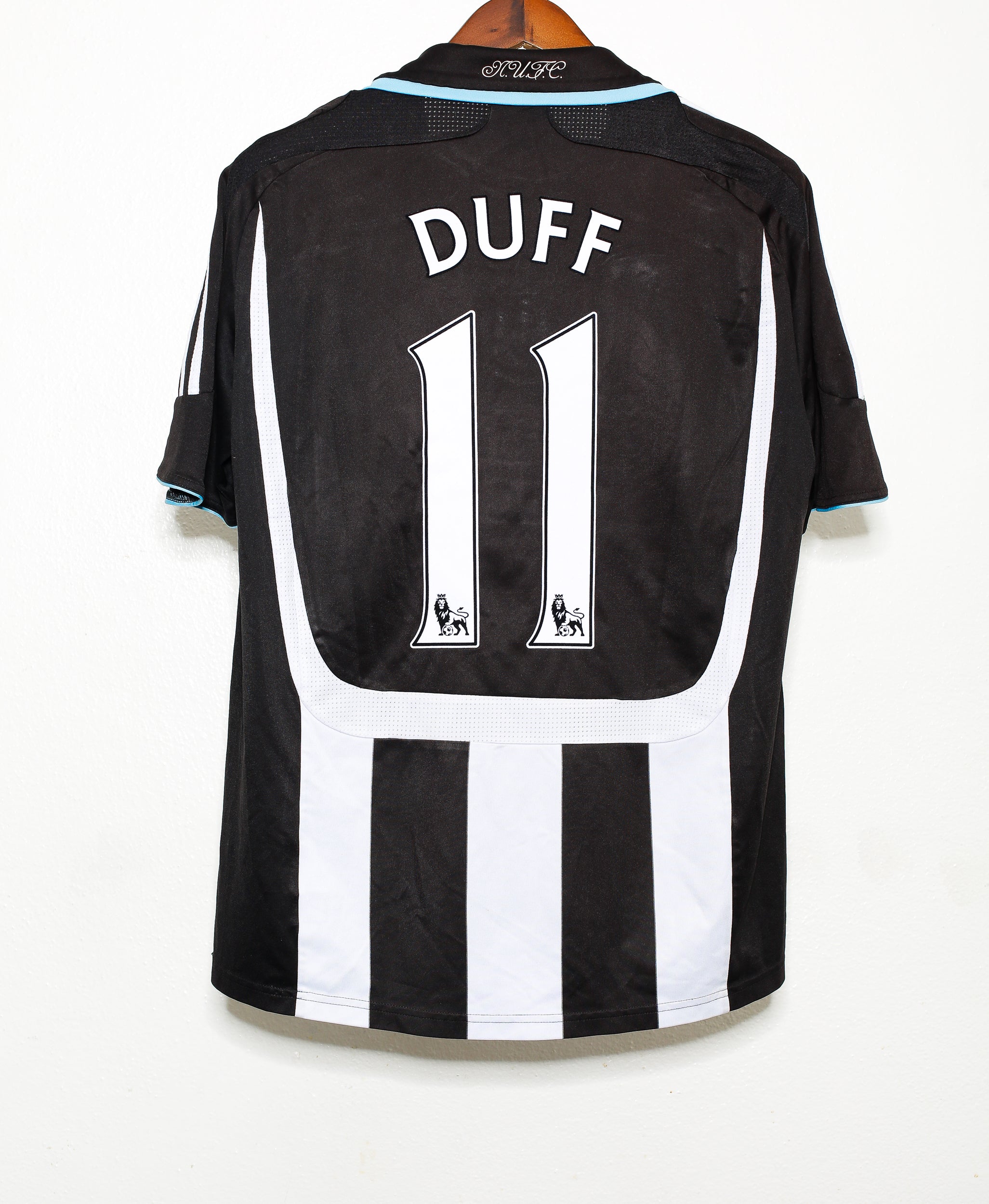 2006 Newcastle United Home Jersey #11 Damien Duff (Medium) - Authentic Vintage Football Shirt for Fans & Collectors - Perfect for Matchdays, Gifting & Memorabilia Display