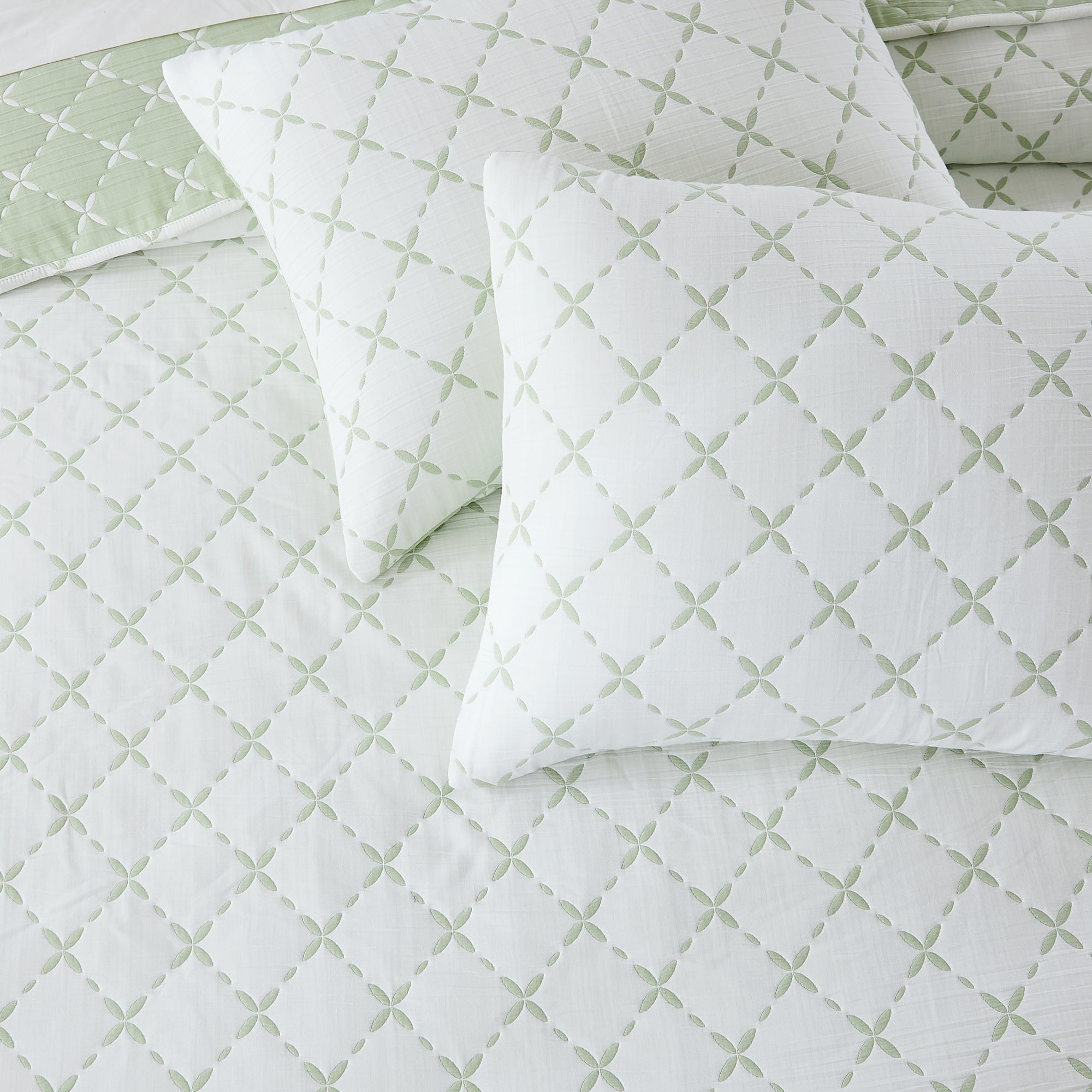 Luxury Diamond Leaf Jacquard Reversible Matelasse Coverlet Set - Queen Size Bedspread for Master Bedroom & Guest Room Decor