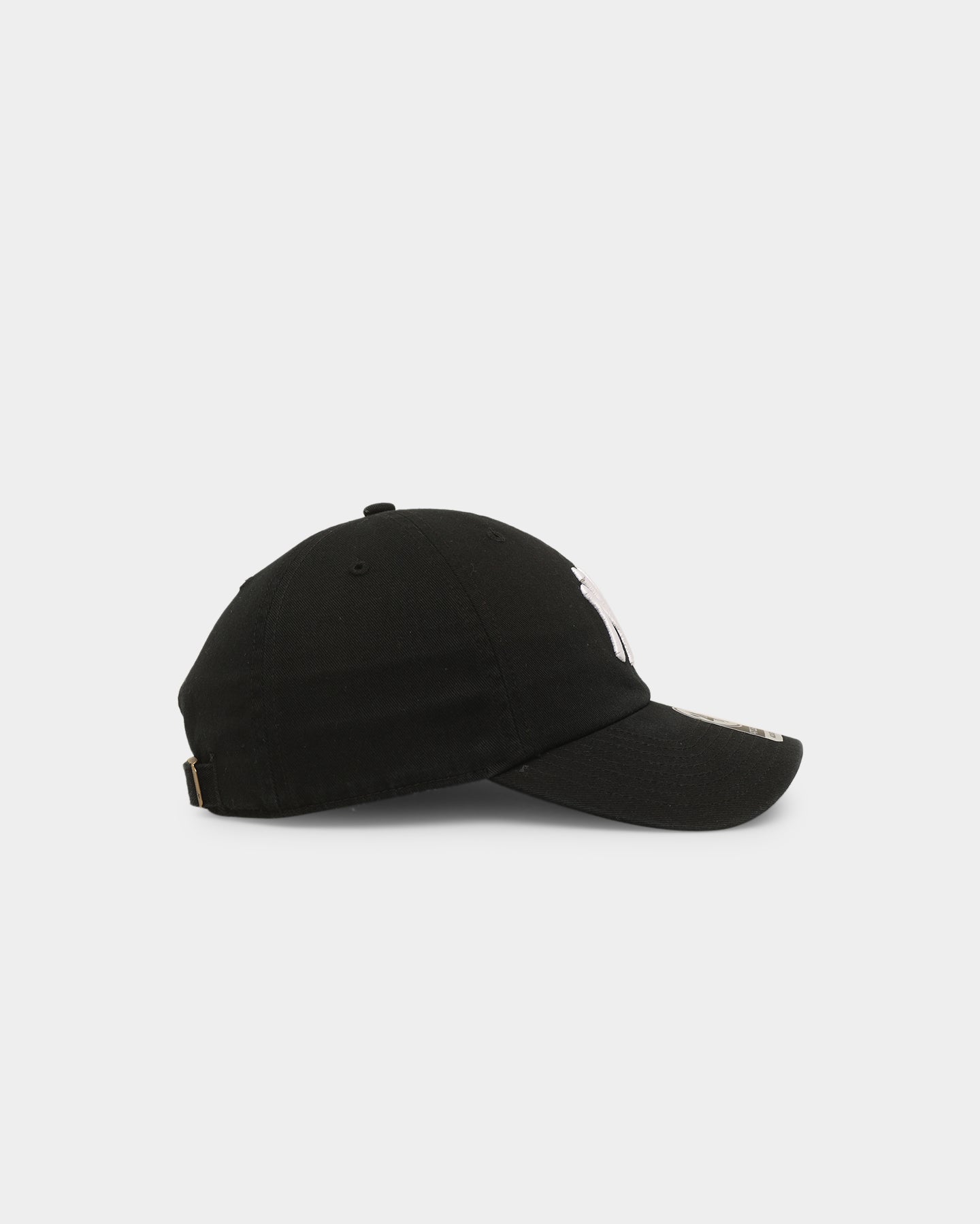 New York Yankees 47 Clean Up Adjustable Strapback Hat - Black & White Baseball Cap for Men & Women - Perfect for Games, Fan Gear & Streetwear Fashion
