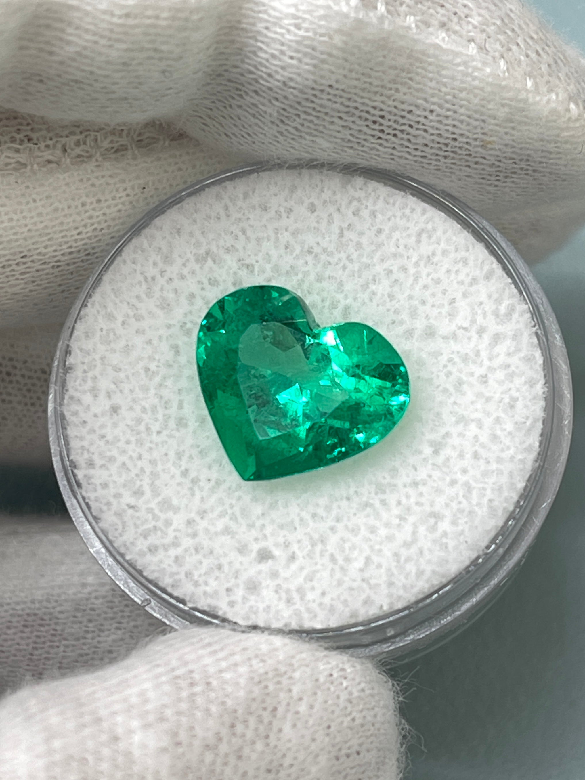4.92 Carat 11x13mm AAA+ Vivid Green Natural Colombian Loose Emerald Heart Cut Gemstone for Jewelry Making & Engagement Rings