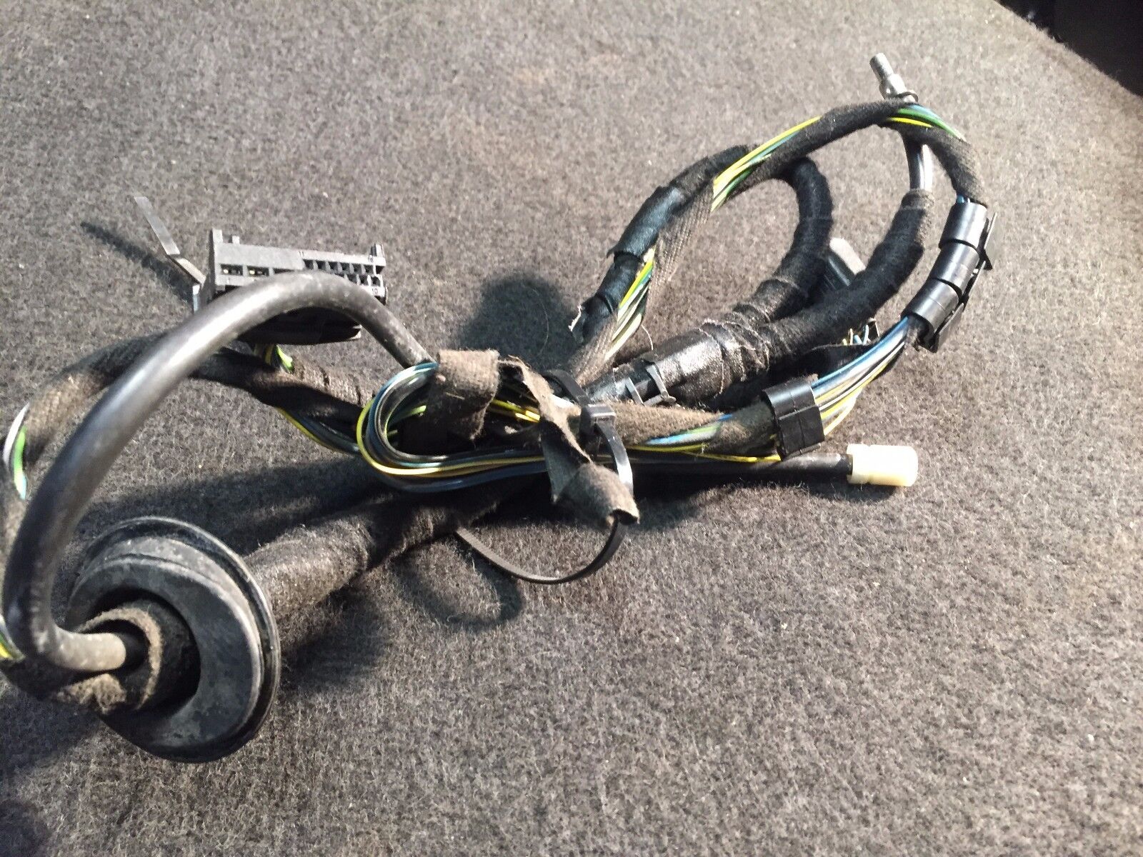 02 03 04 05 BMW 745i E65 Rear Left Driver Side Door Wire Harness OEM - Genuine Replacement Part for Smooth Electrical Connectivity in Luxury Sedans