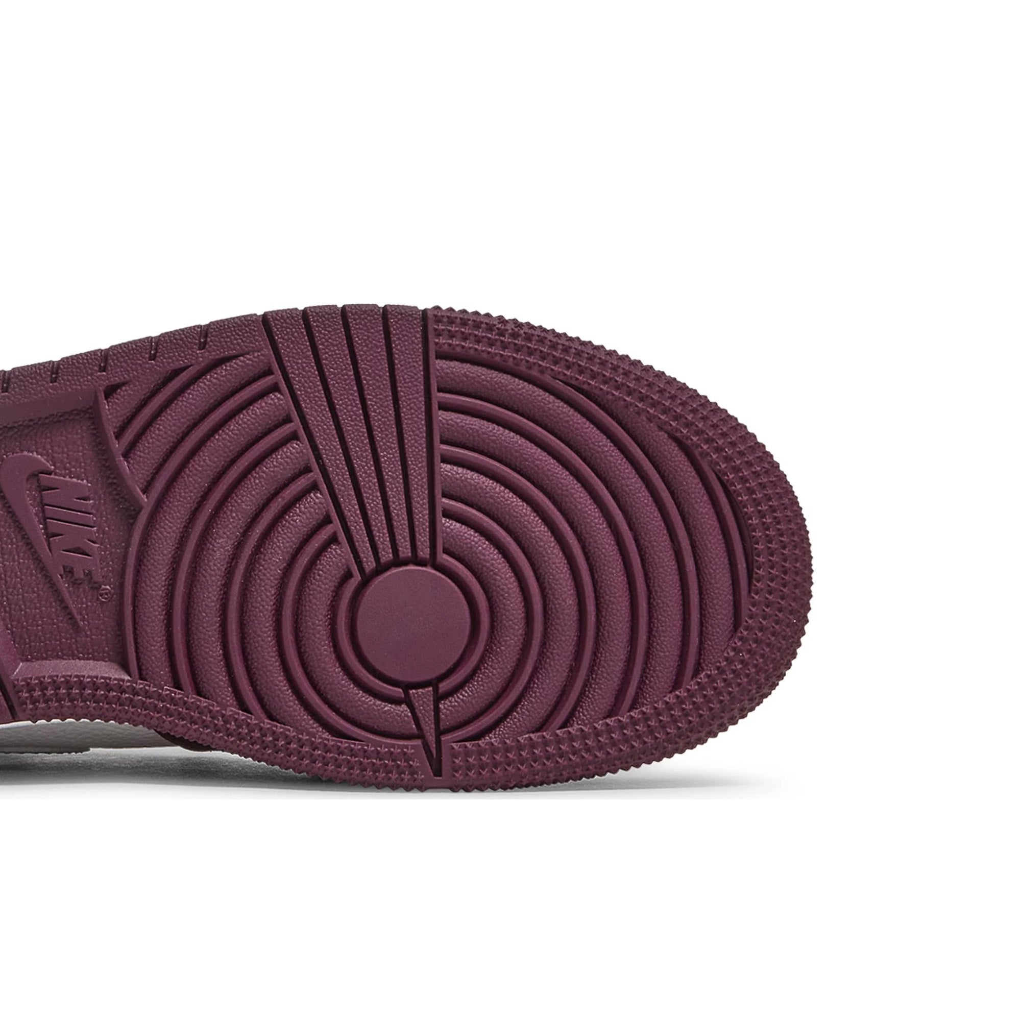 Air Jordan 1 Retro High 'Bordeaux' GS Sneakers (2021) - Women's Basketball Shoes for Casual Wear & Street Fashion