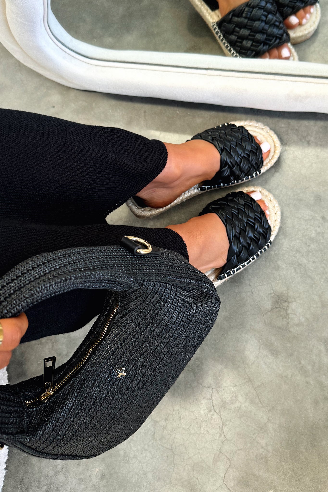 Premium Maldives Slides for Men & Women - Comfortable Black Beach Sandals for Summer, Pool, and Vacation - Ideal for Outdoor, Travel, and Relaxation