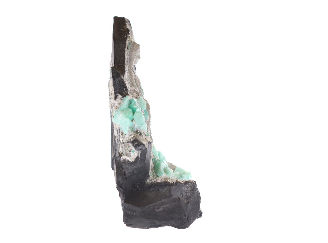 Colombian Emerald Virgin Mary Rough Crystal Sculpture - Handcrafted Religious Statue for Home Altar, Meditation & Spiritual Decor