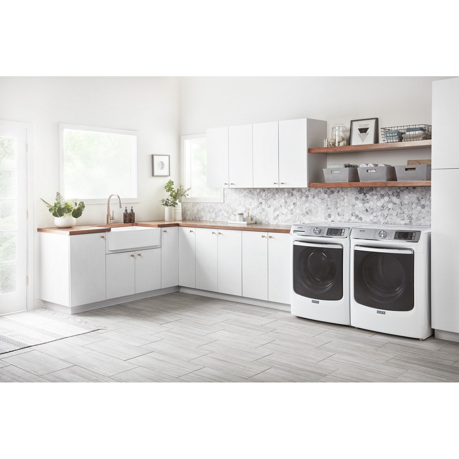 Maytag White Front Load Washer 5.8 cu ft & Gas Dryer 7.3 cu ft Laundry Set MHW8630HW/MGD8630HW - Perfect for Large Families & Heavy Duty Laundry Needs