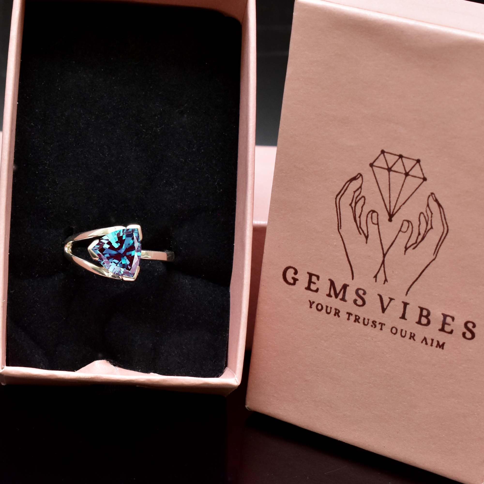 Natural Alexandrite Trillion Cut Gemstone Ring for Women - 925 Sterling Silver Multicolor Wedding Ring, Elegant Jewelry Gift for Her | Perfect for Engagement, Anniversary & Special Occasions