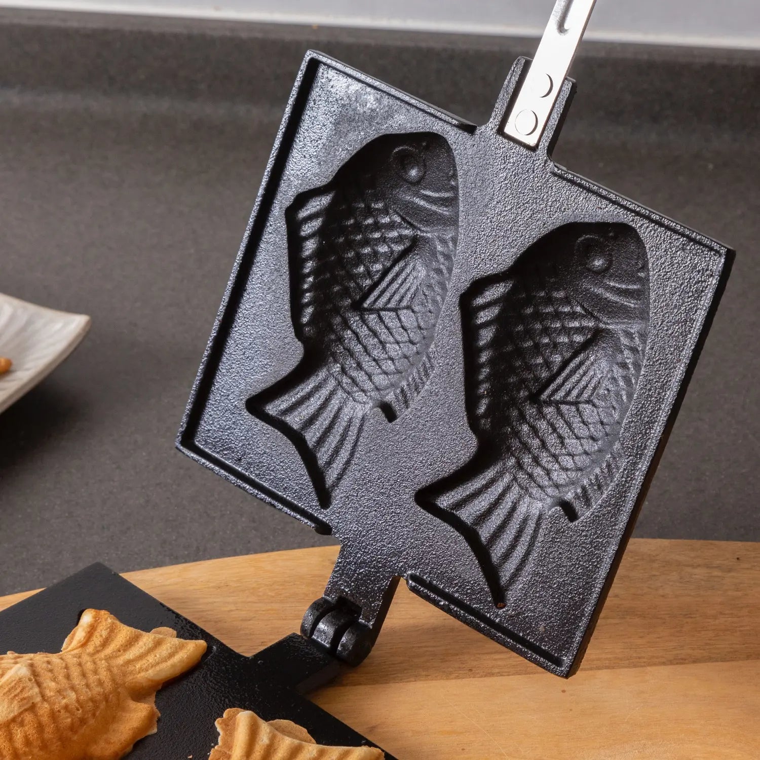 Iwachu Nambu Cast Iron Taiyaki Pan - Traditional Japanese Fish-Shaped Waffle Maker for Homemade Desserts | Perfect for Red Bean Paste, Custard & Sweet Fillings | Great for Home Baking, Tea Parties & Japanese Cultural Events