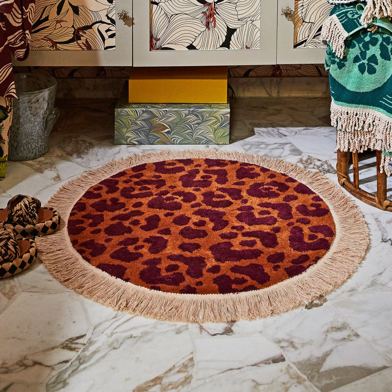 Odette Round Bath Mat - Soft, Absorbent & Non-Slip Bathroom Rug for Showers, Bathtubs & Vanity Areas - Perfect for Modern & Cozy Bathroom Decor