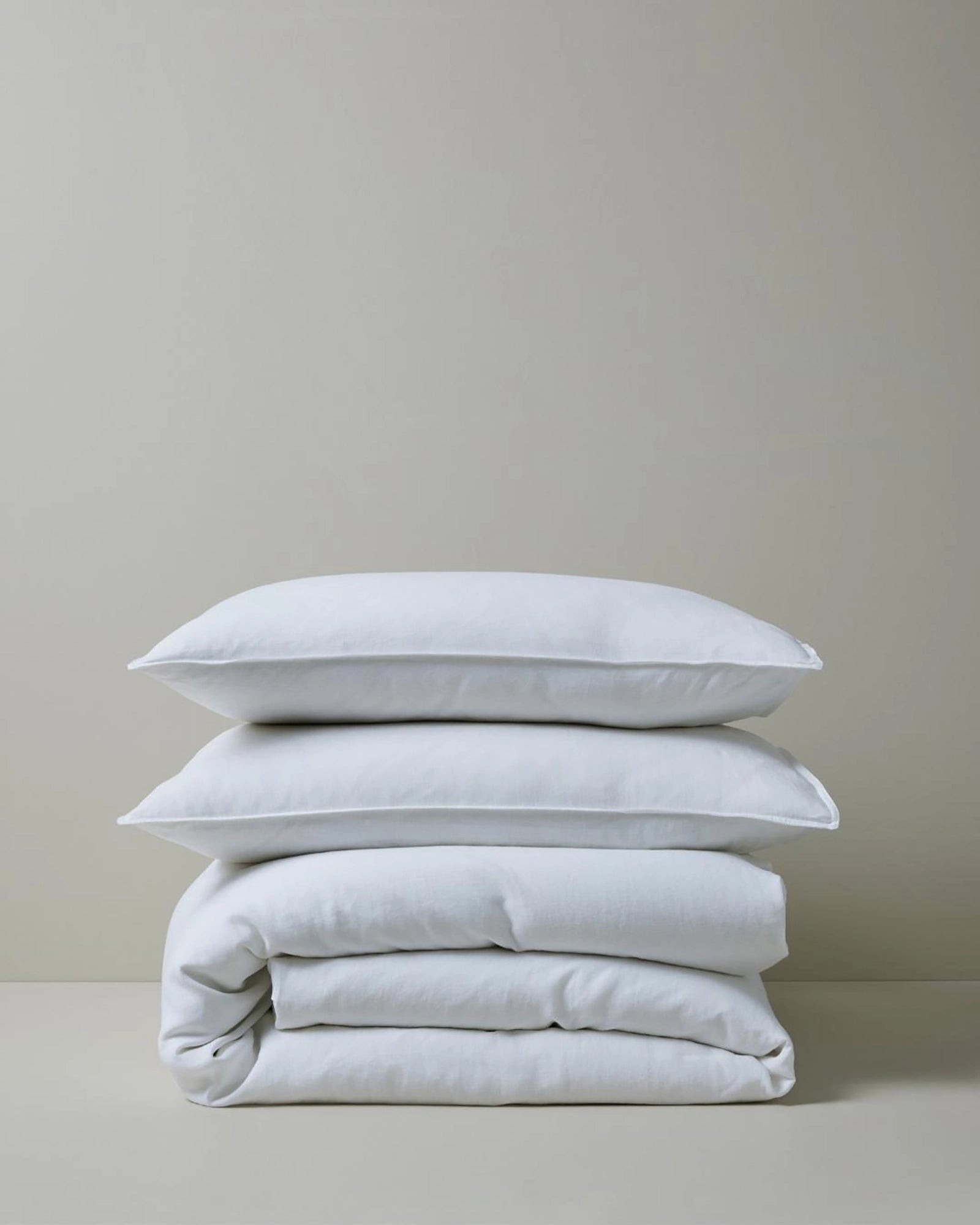 Premium Ravello Pillowcase Set - 100% Cotton White Bedding - Soft & Breathable for Side Sleepers - Perfect for Guest Rooms, Hotels & Home Decor