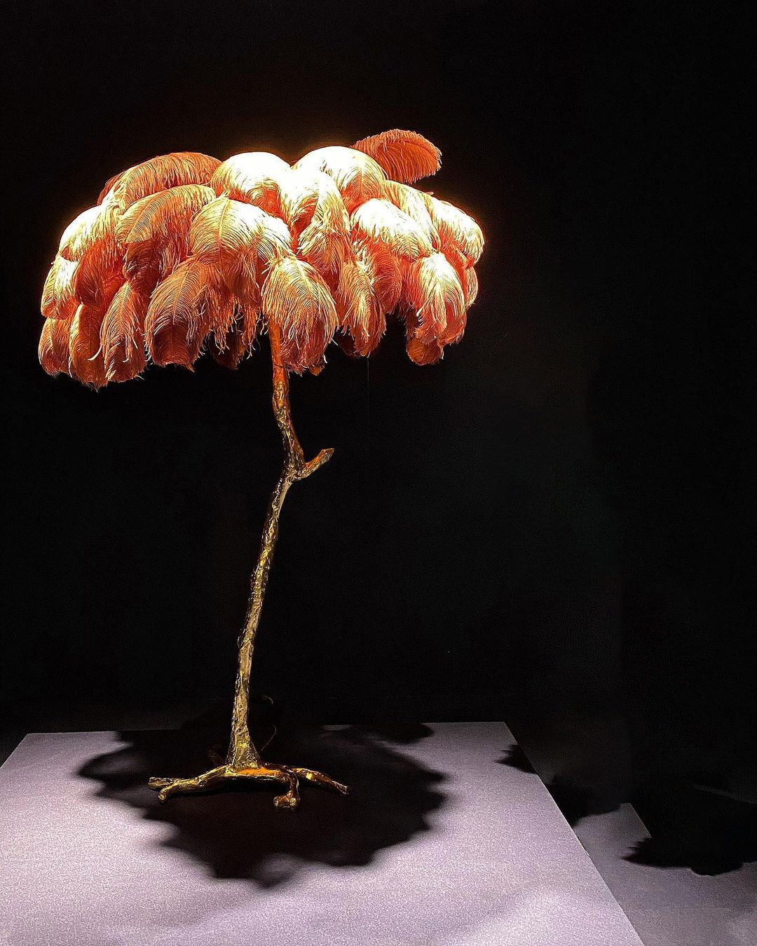 Stylish Ostrich Feather Brass Floor Lamp - Elegant Home Decor for Living Room, Bedroom & Office - Perfect for Ambient Lighting and Modern Interior Design