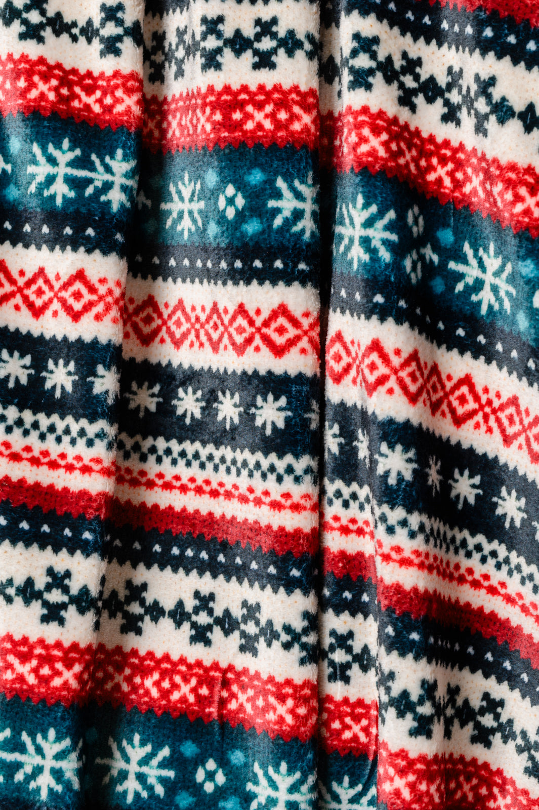 Cozy Holiday Fleece Blanket - Soft Sweater Knit Design for Christmas, Winter & Home Decor | Perfect for Gifts, Couches, Beds & Fireplace Snuggling