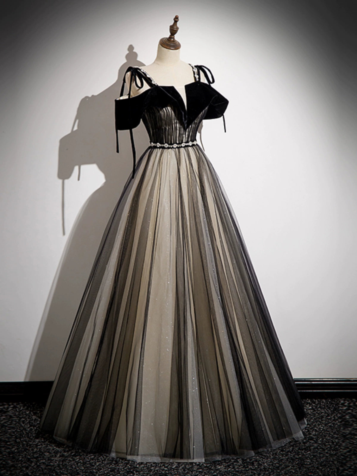 Elegant A-Line Black Tulle Long Prom Dress for Women | Formal Evening Gown for Homecoming, Ball & Special Occasions