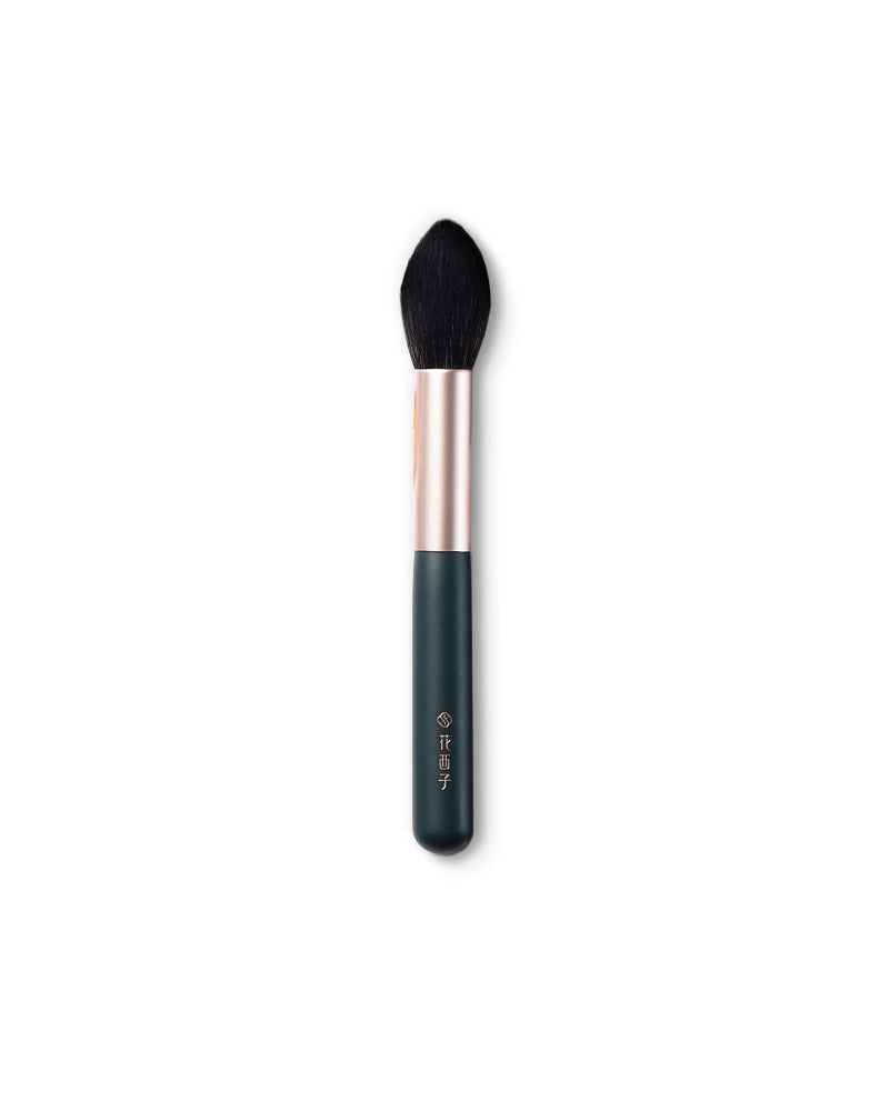 Soft Blooming Highlighter Brush - Professional Makeup Brush for Face Contouring & Glowing Skin | Perfect for Everyday Makeup & Special Occasions
