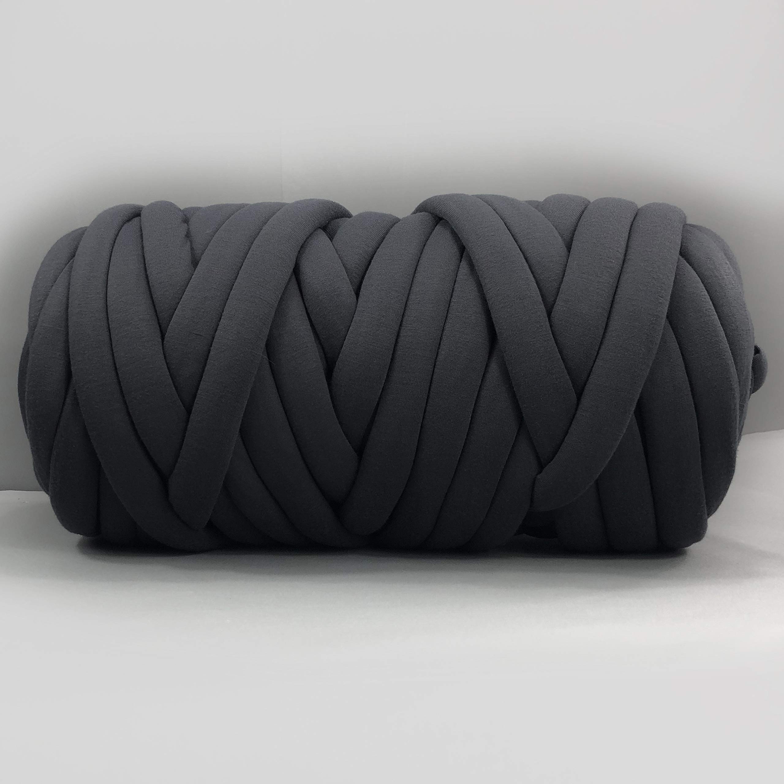 Clootess Chunky Braid Cotton Yarn for Arm Knitting - 8 lbs Black, Machine Washable - Perfect for DIY Throw Blankets, Pet Beds & Handmade Crafts