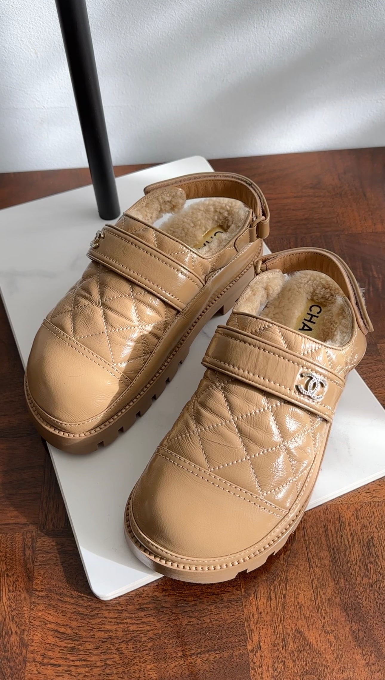 Chanel 2023 Beige Patent Leather Quilted Shearling Mules Women's Size 36.5 - Luxury House Slippers for Indoor Comfort & Fashion Outfits