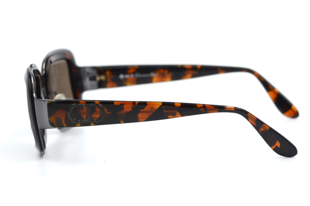 Christian Dior 2036 21L Sunglasses - Luxury Designer Shades for Women & Men - UV Protection & Fashion Statement - Perfect for Beach, Driving & Outdoor Activities