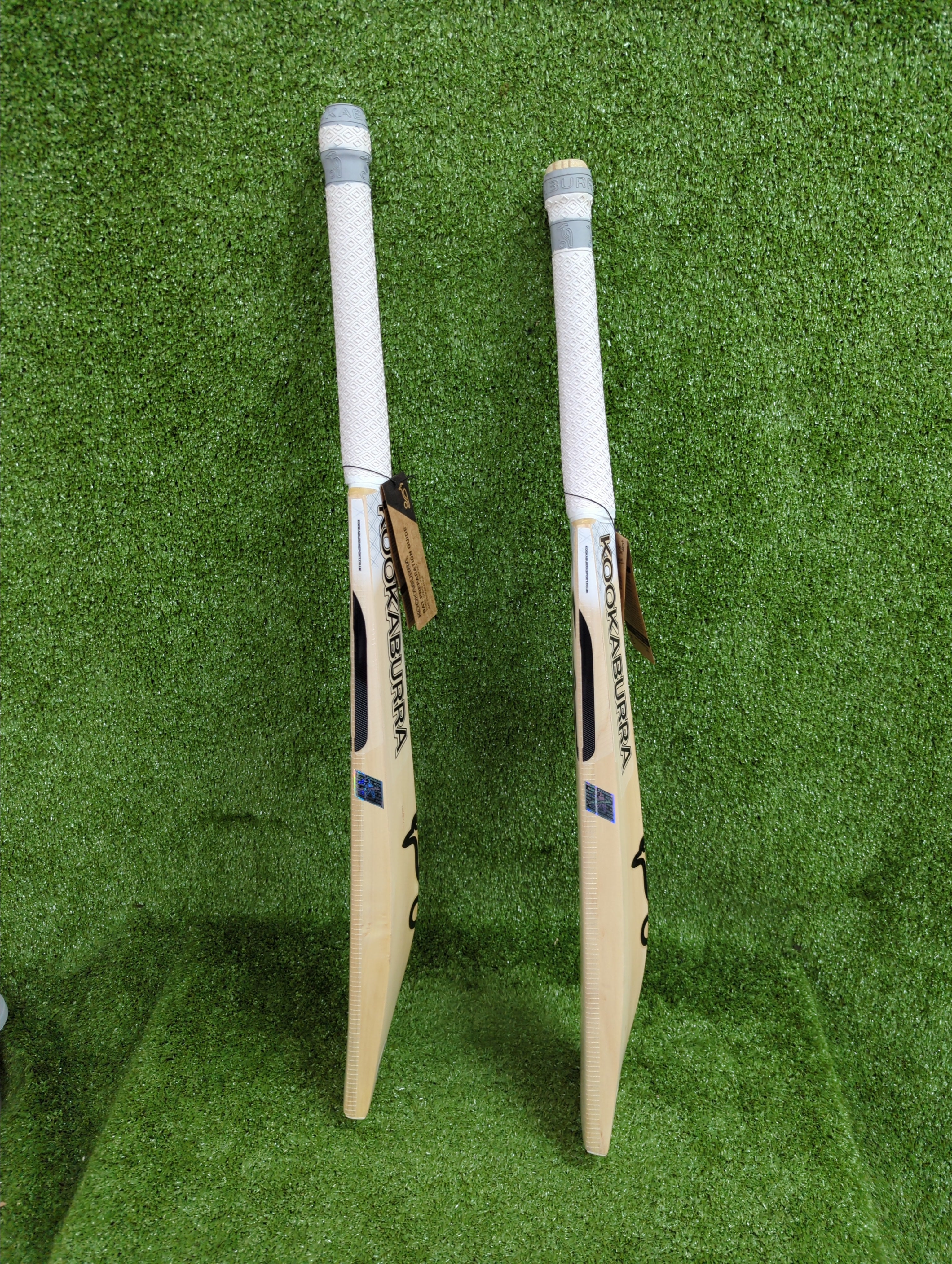 Kookaburra Ghost 3.1 Junior/Youth Cricket Bat - English Willow - Perfect for Youth Cricket Training & Matches